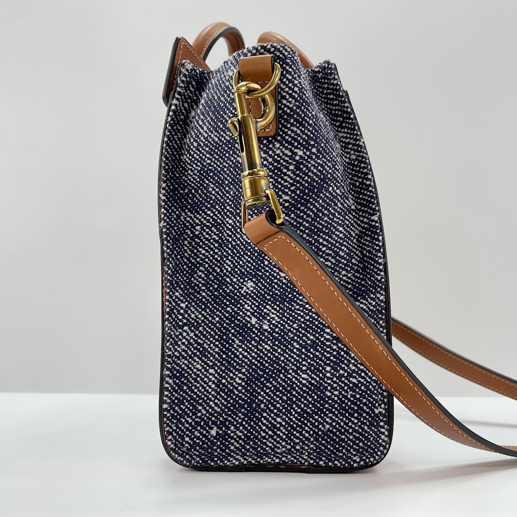 Celine Luggage Blue Handbag (Pre-Owned)
