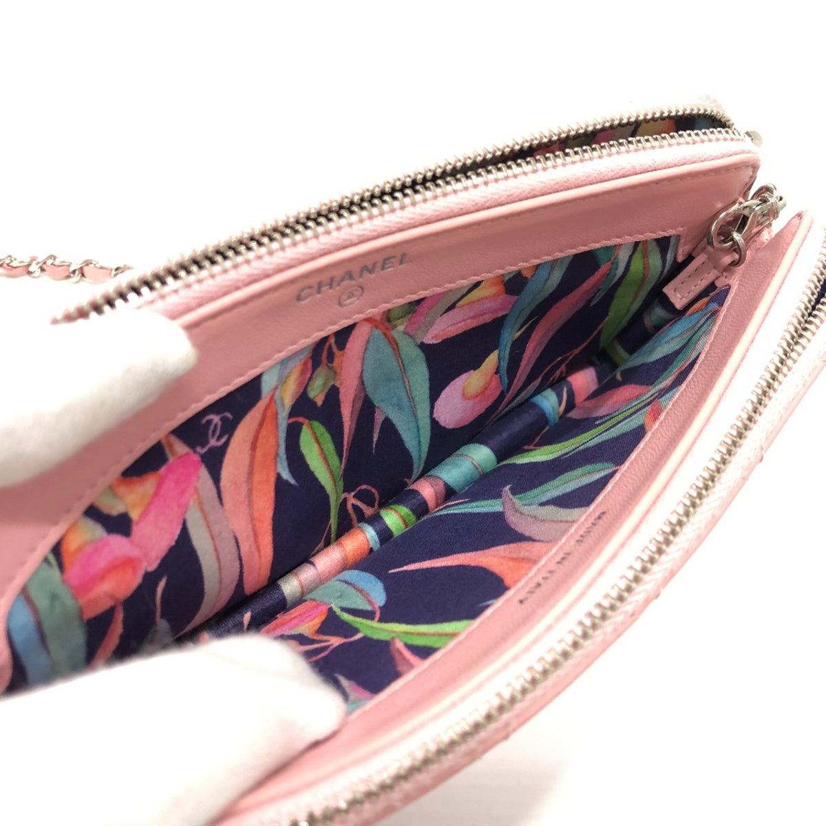 Chanel Pink Leather Shoulder Bag (Pre-Owned)