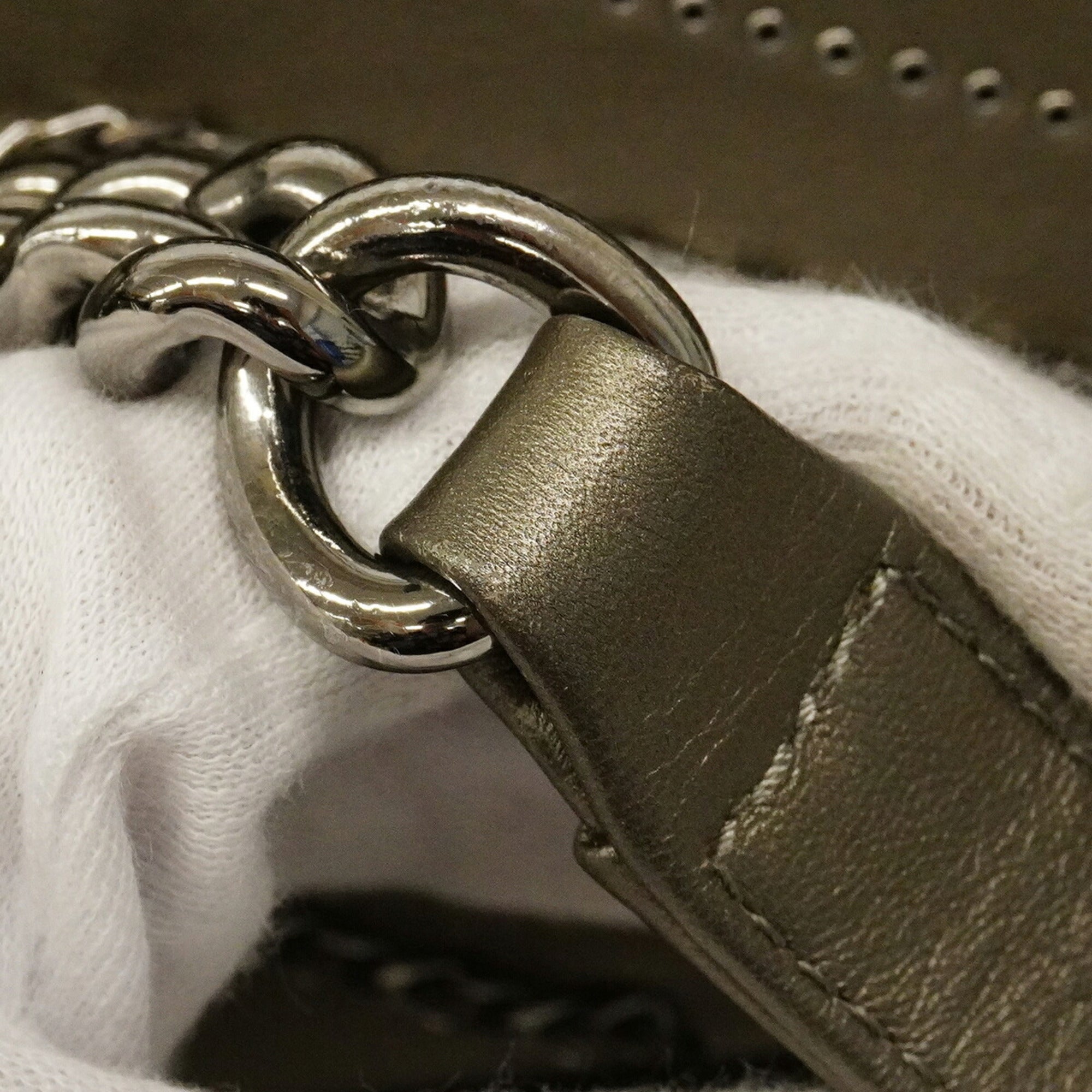 Chanel Gray Leather Shoulder Bag (Pre-Owned)