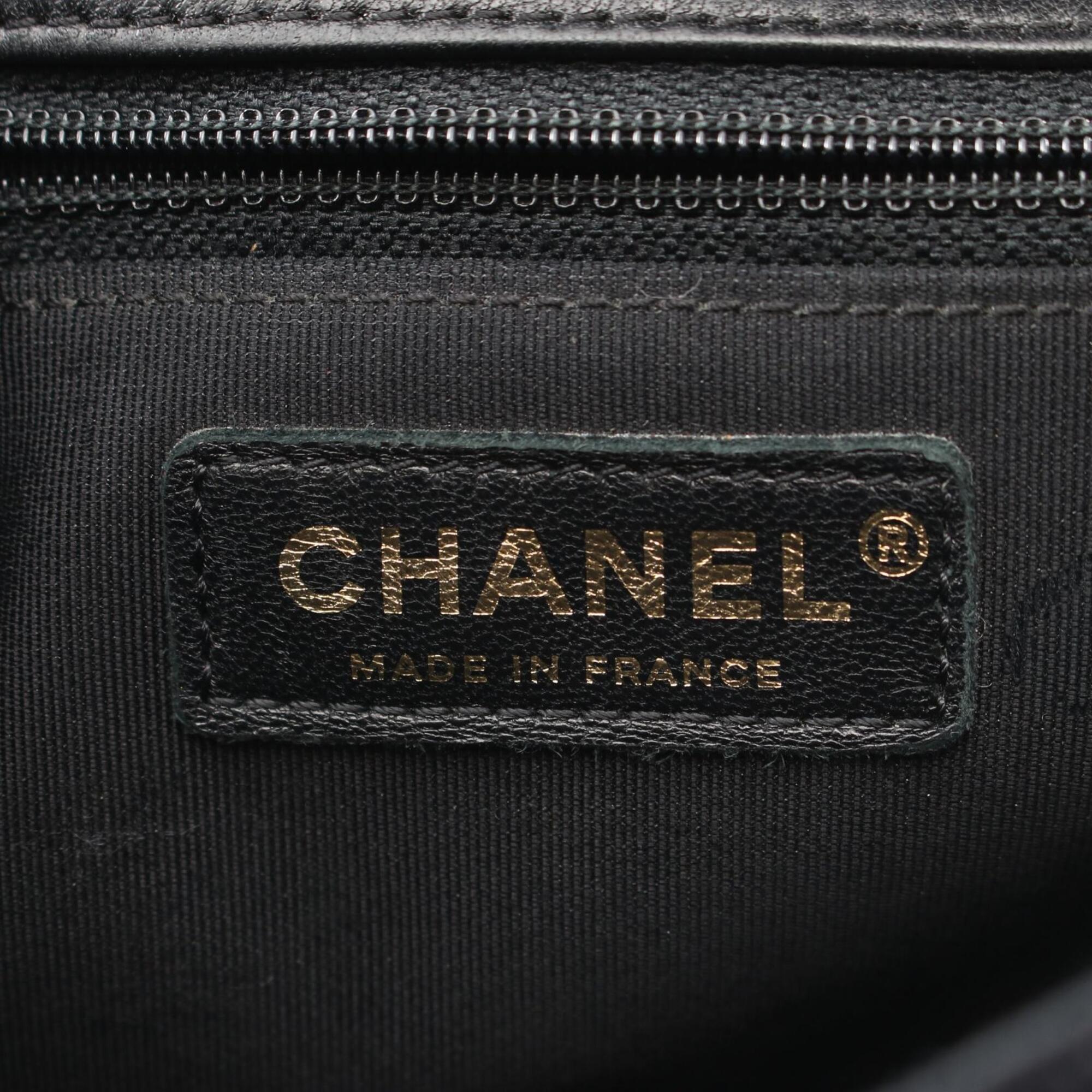 Chanel Black Leather Fabric Handbag Shoulder Bag (Pre-Owned)