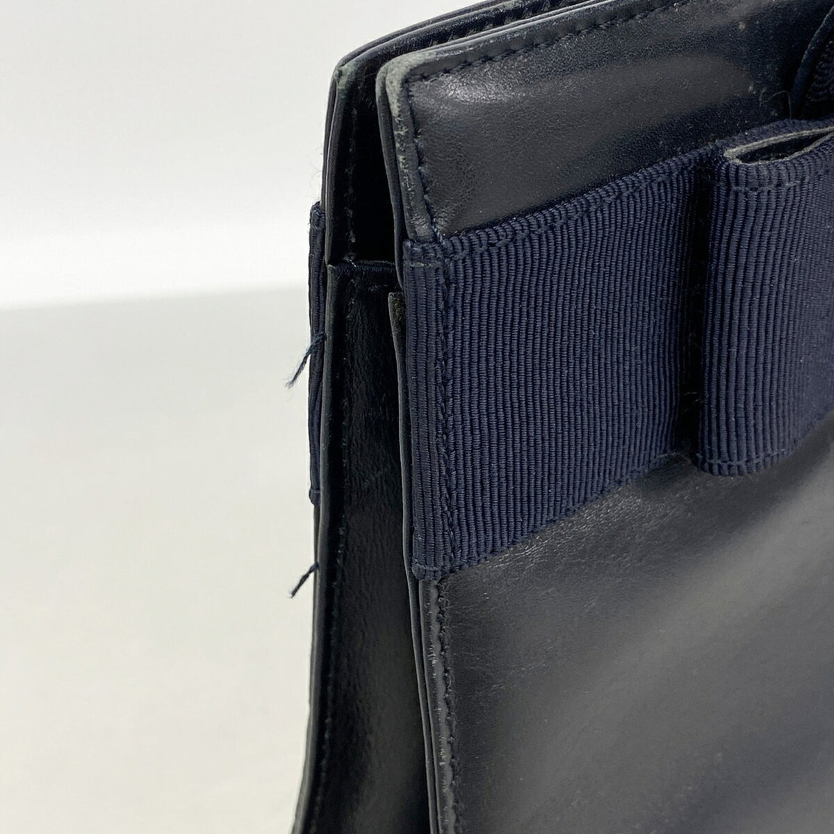 Salvatore Ferragamo Navy Leather Handbag (Pre-Owned)
