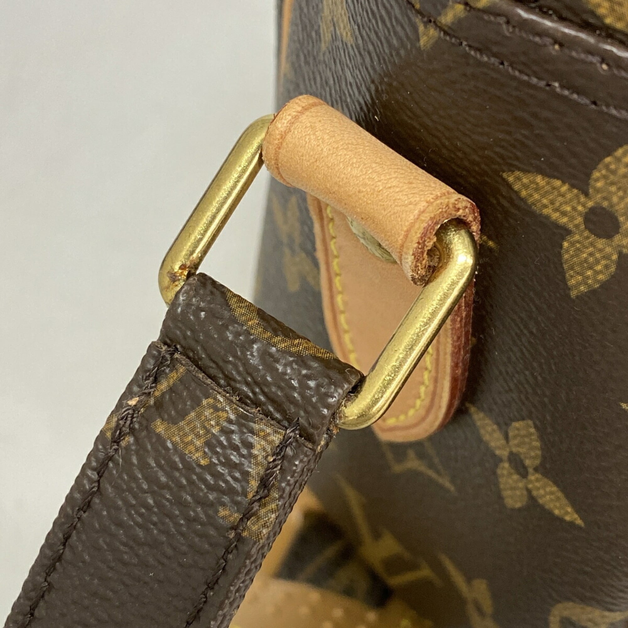 Louis Vuitton Brown Shoulder Bag (Pre-Owned)