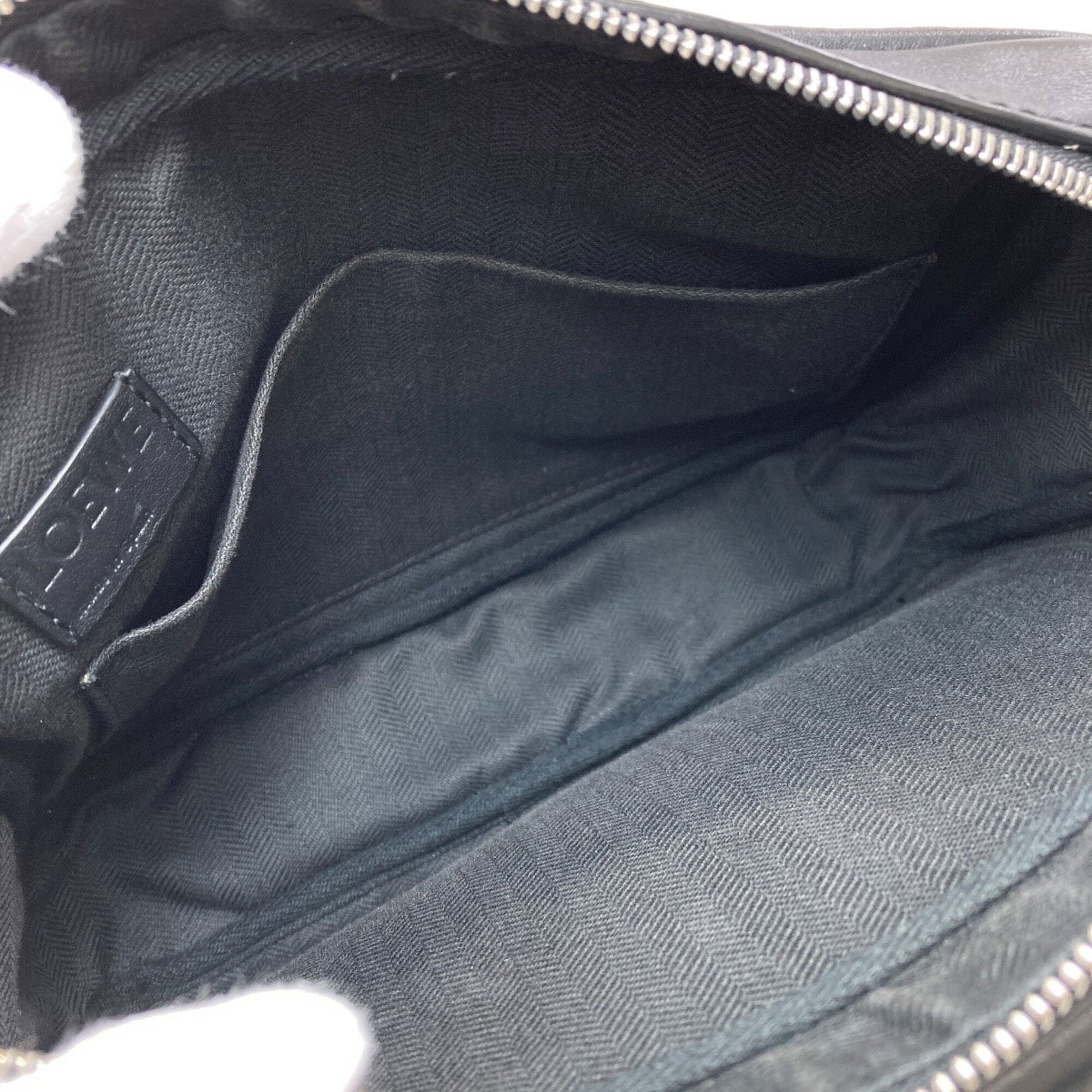 Loewe Black Leather Shoulder Bag (Pre-Owned)