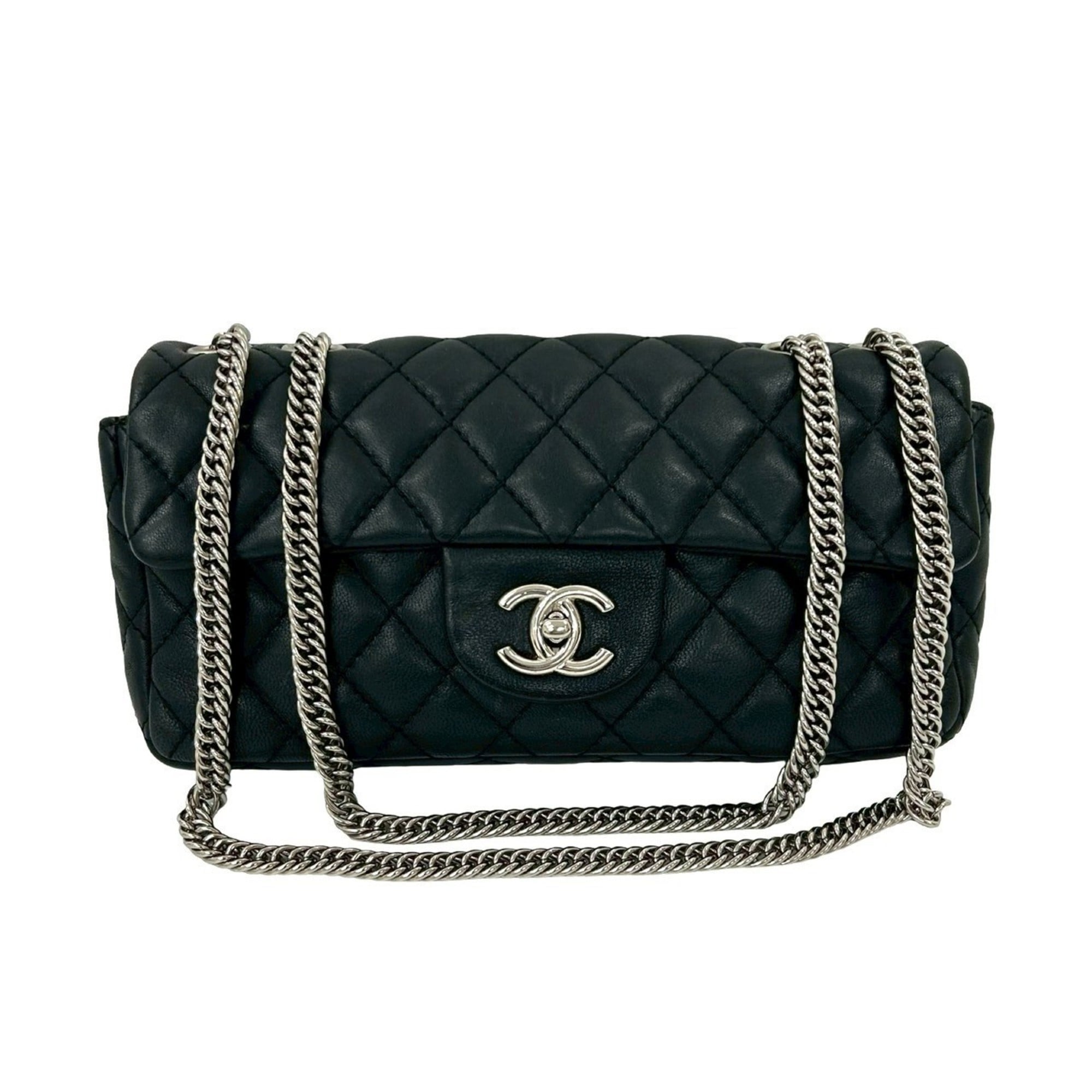 Chanel Black Leather Shoulder Bag (Pre-Owned)
