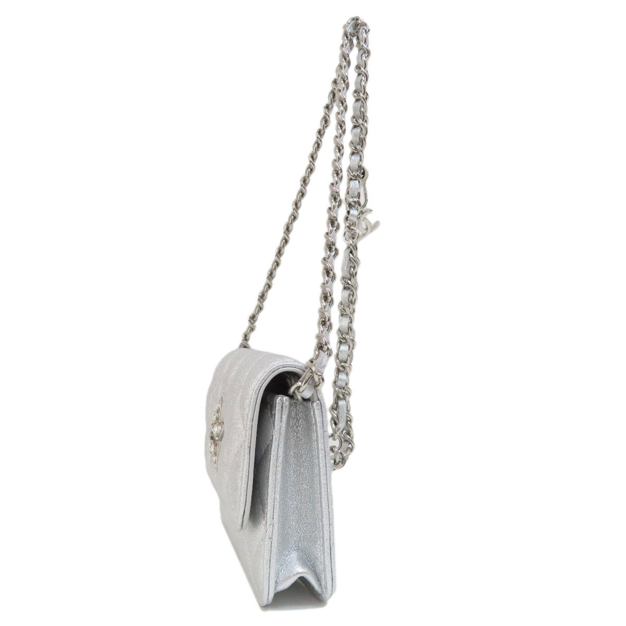 Chanel Silver Leather Shoulder Bag (Pre-Owned)