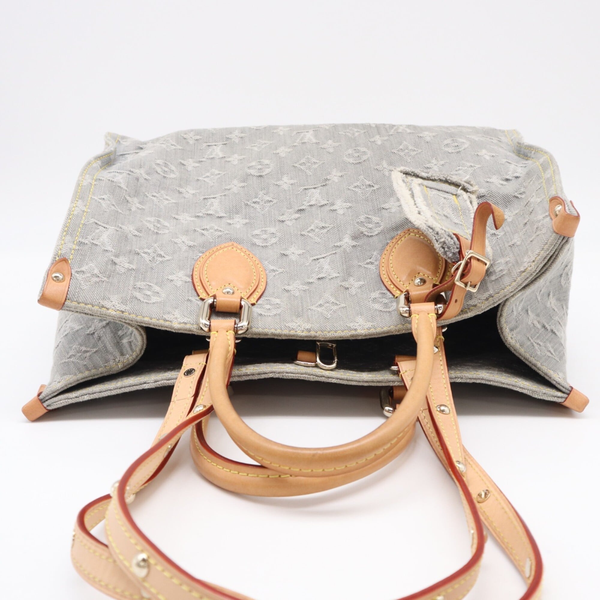 Louis Vuitton Beige Blue Cotton Handbag (Pre-Owned)