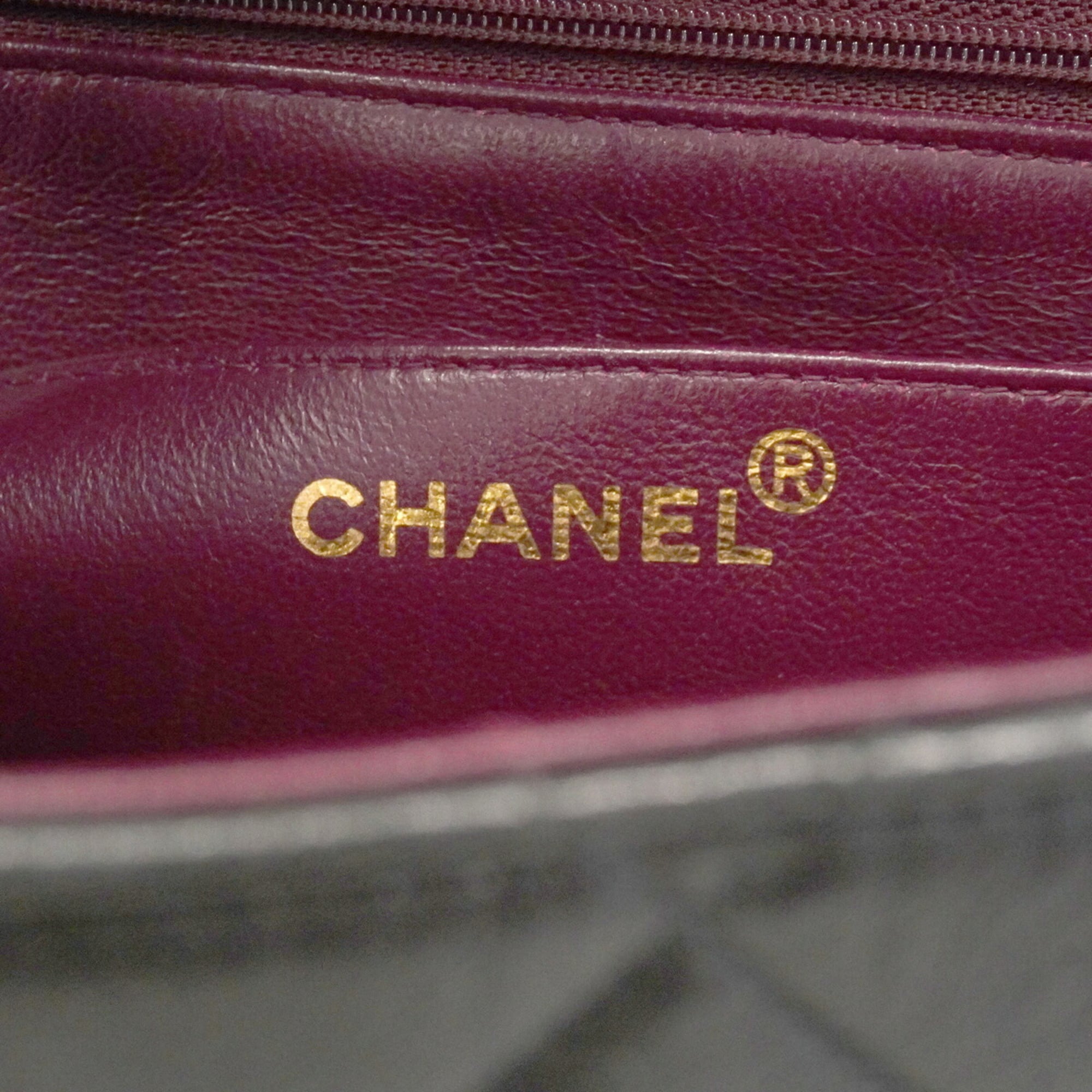 Chanel Black Leather Shoulder Bag (Pre-Owned)