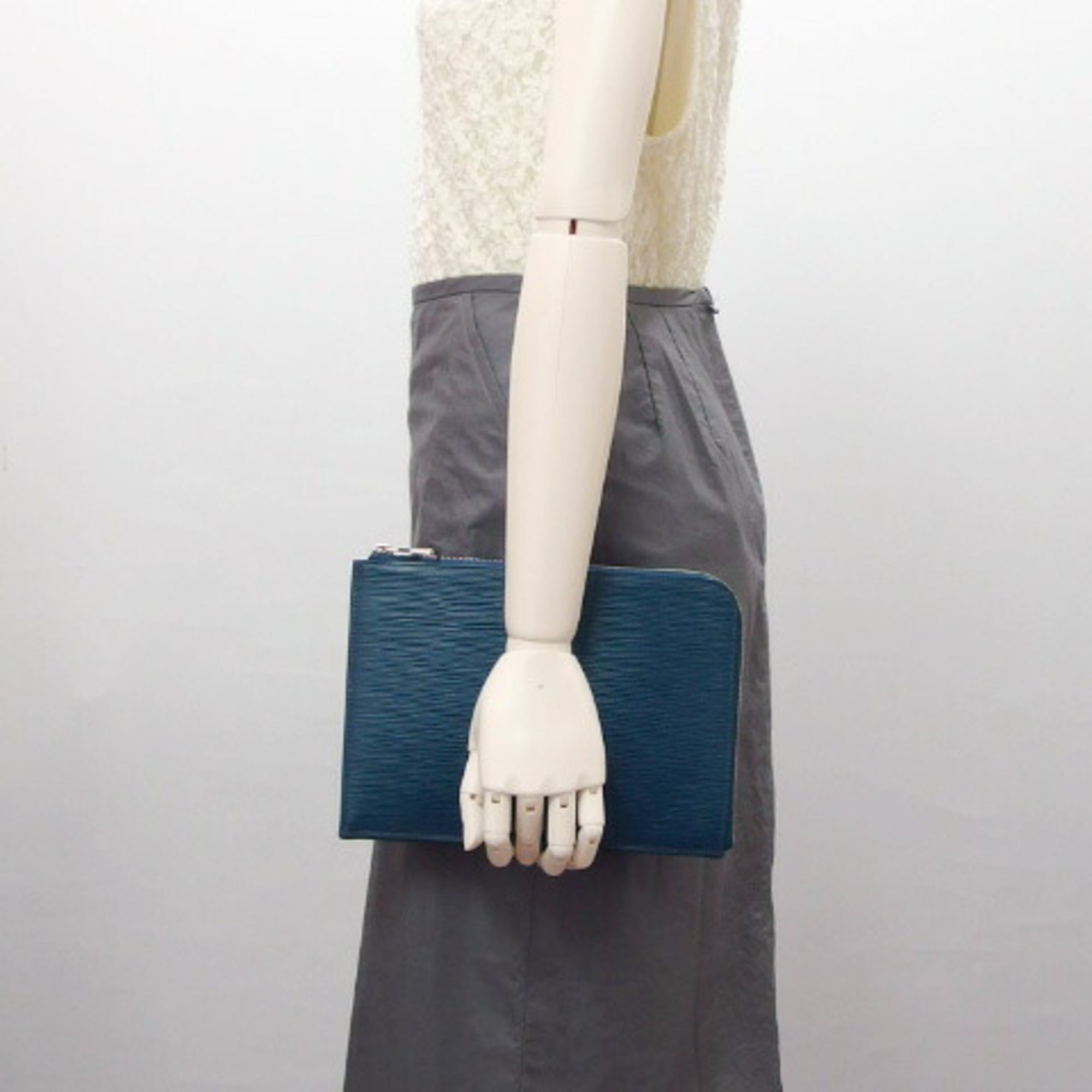 Louis Vuitton Epi Bleu Celeste Epi Leather Clutch Bag Pochette (Pre-Owned)