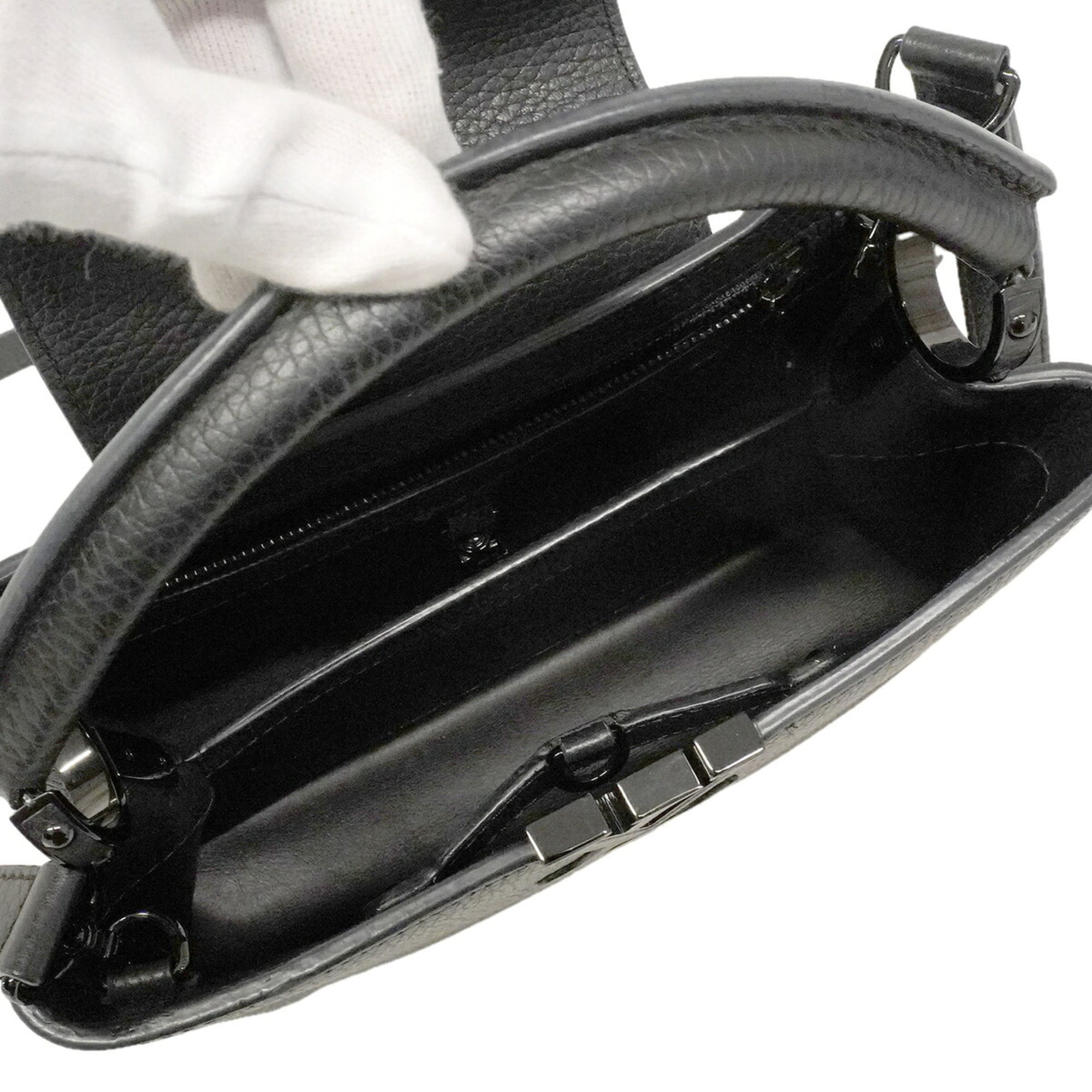 Louis Vuitton Noir Handbag (Pre-Owned)