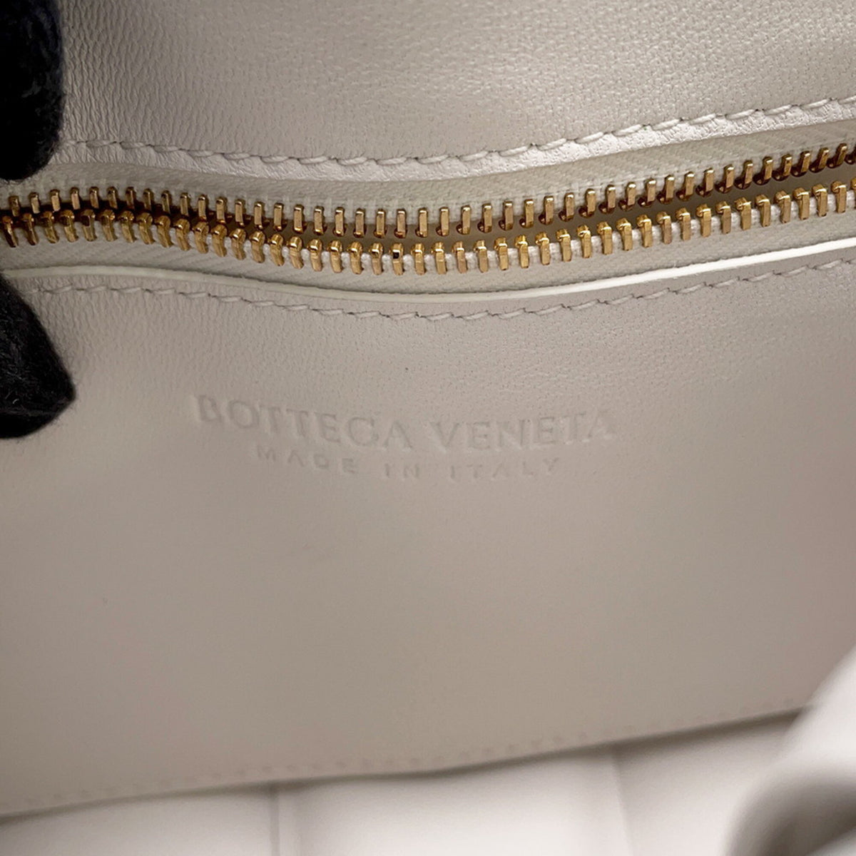 Bottega Veneta White Leather Handbag Shoulder Bag (Pre-Owned)