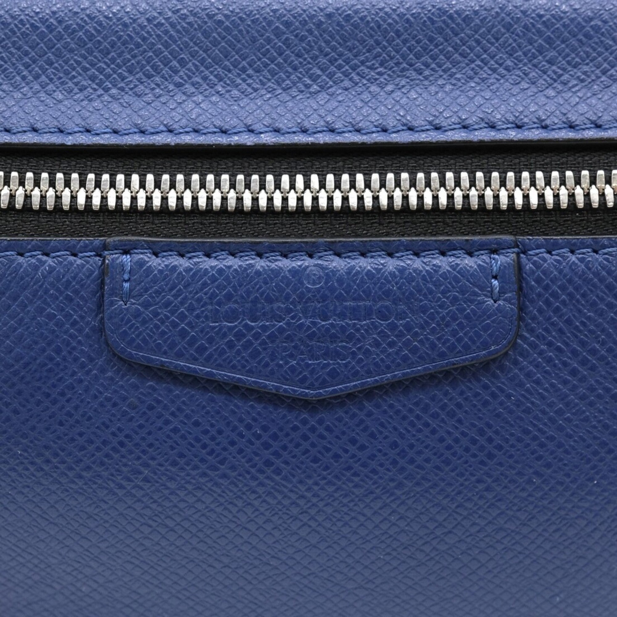 Louis Vuitton Blue Taiga Leather Sling Bag (Pre-Owned)