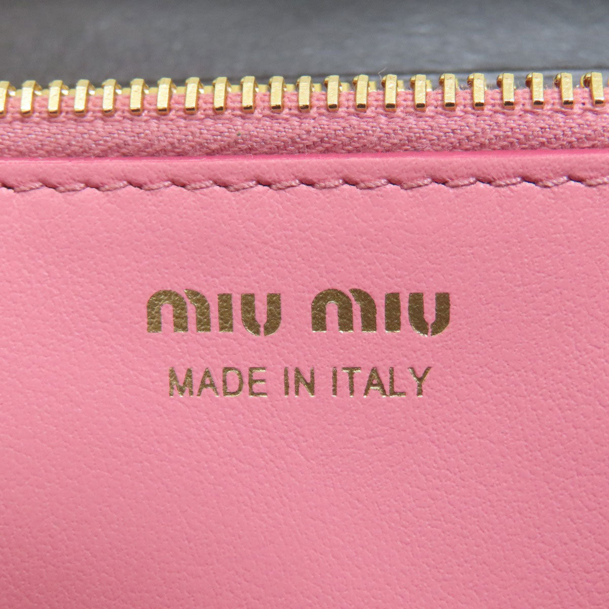 Miu Miu Black Leather Long Wallet (Bi-Fold) (Pre-Owned)