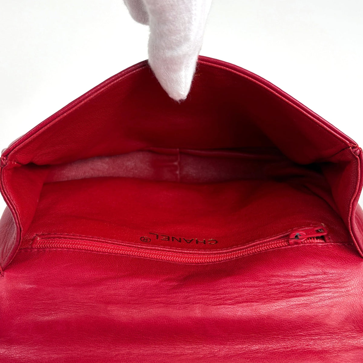 Chanel Red Color Leather Shoulder Bag (Pre-Owned)
