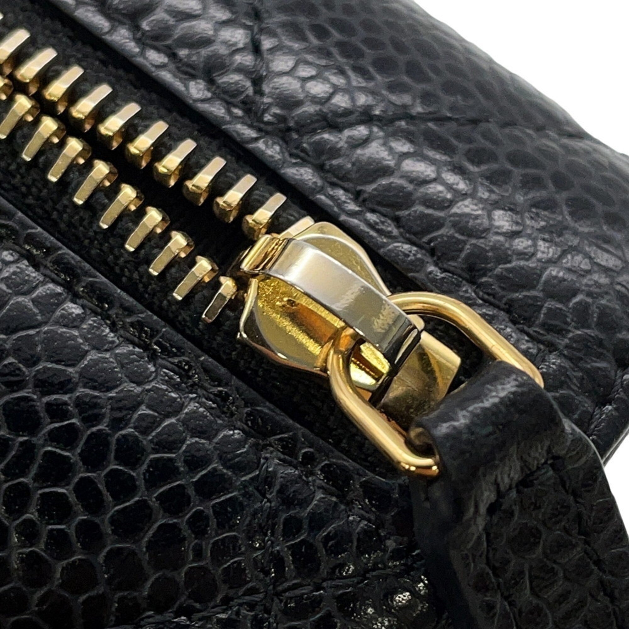 Chanel Black Grained Calfskin Wallet (Tri-Fold) (Pre-Owned)