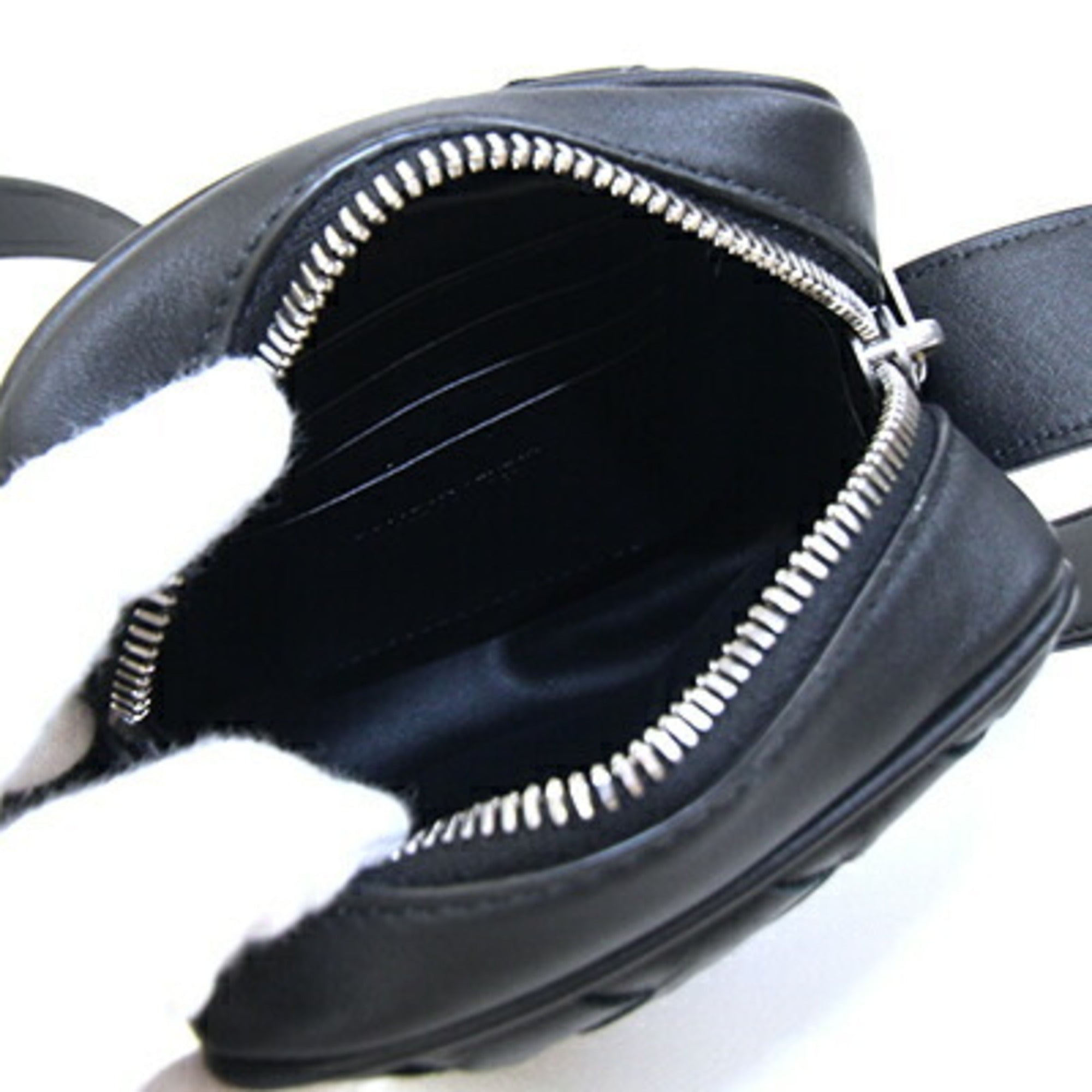 Bottega Veneta Intrecciato Black Leather Pochette Shoulder Bag (Pre-Owned)