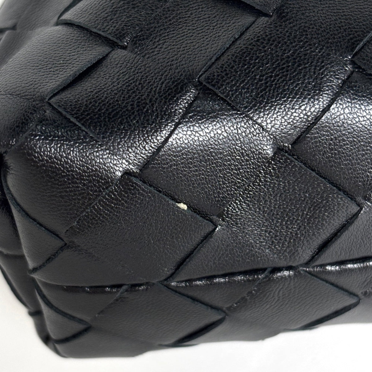 Bottega Veneta Black Leather Shoulder Bag (Pre-Owned)