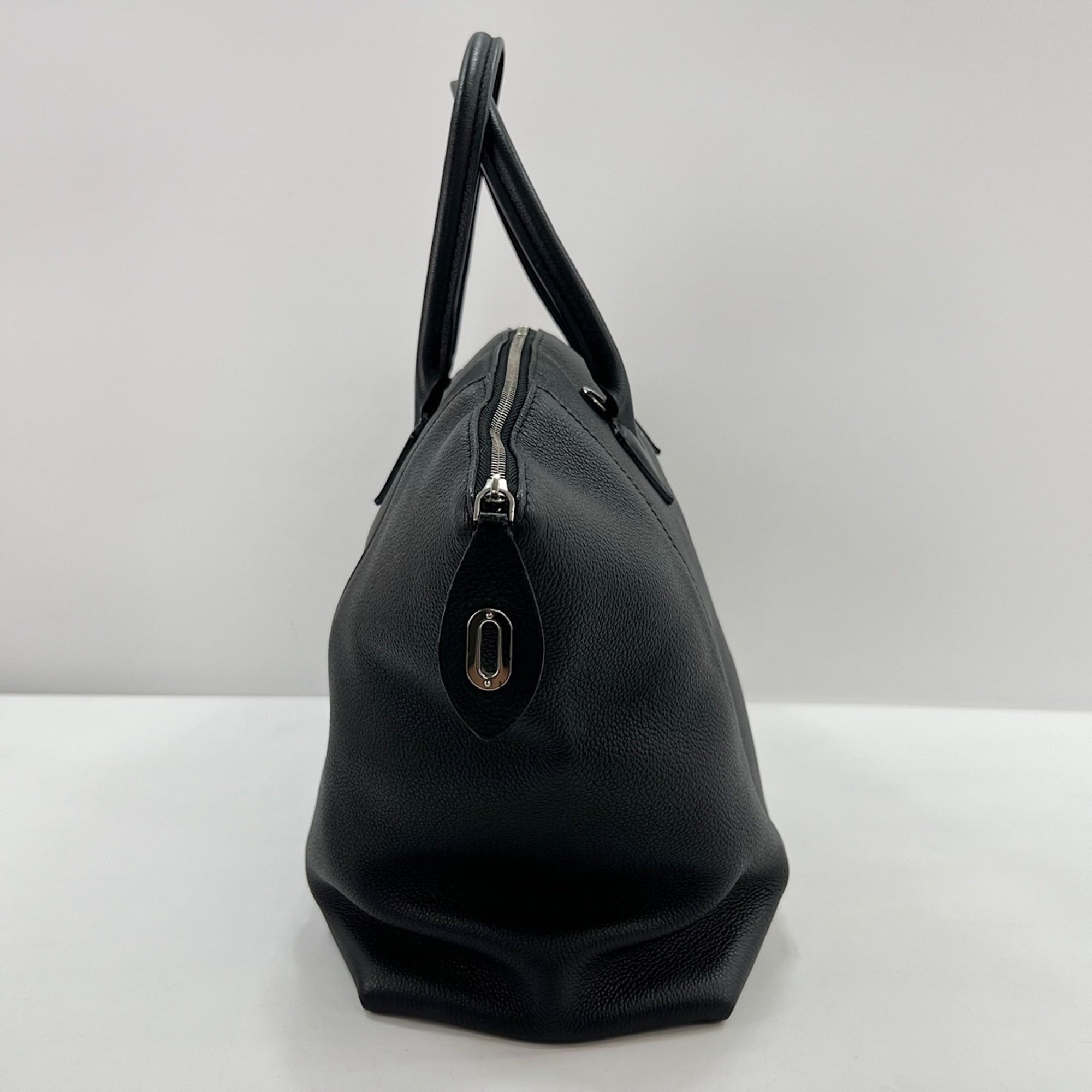 Louis Vuitton Black Handbag (Pre-Owned)