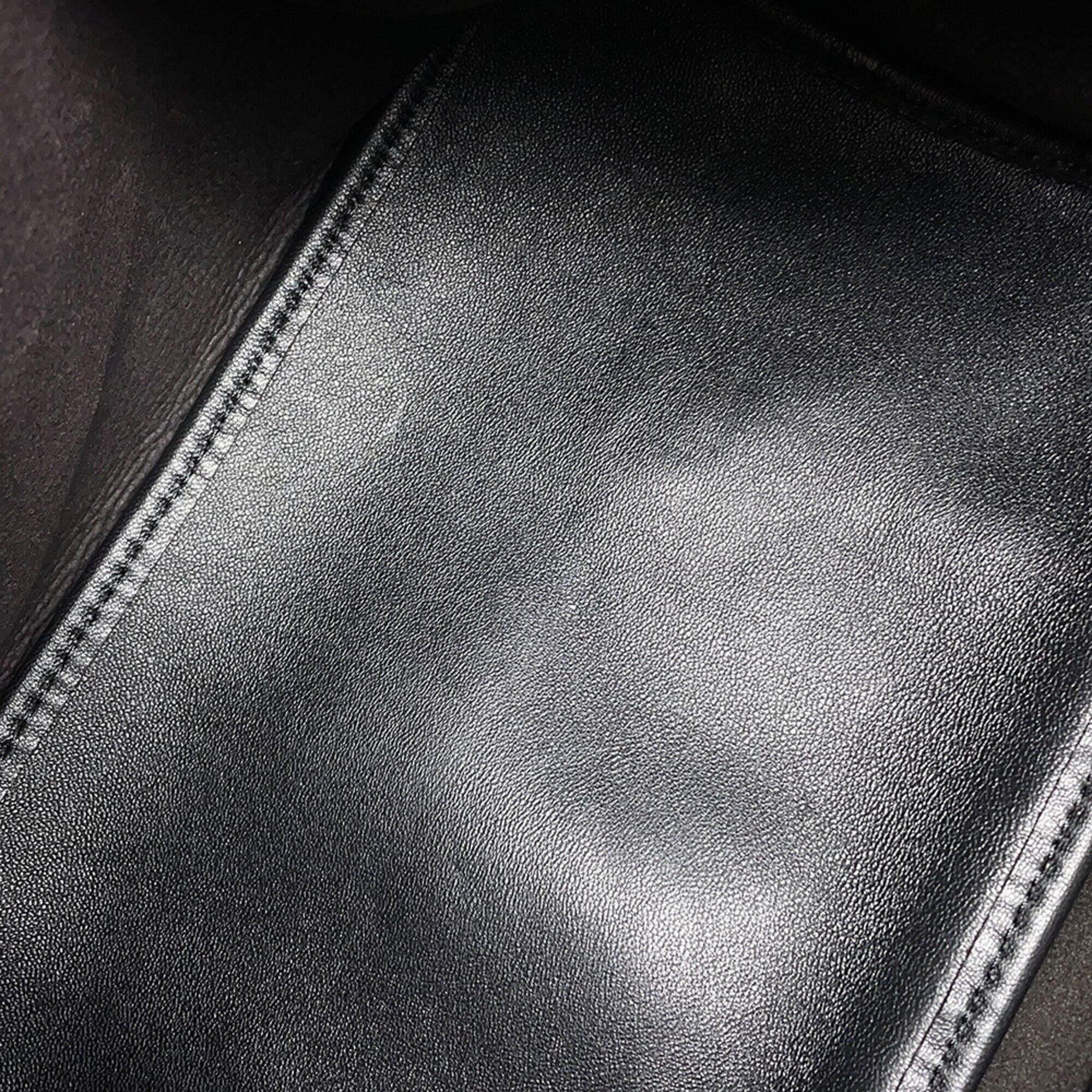 Loewe Black Leather Shoulder Bag (Pre-Owned)