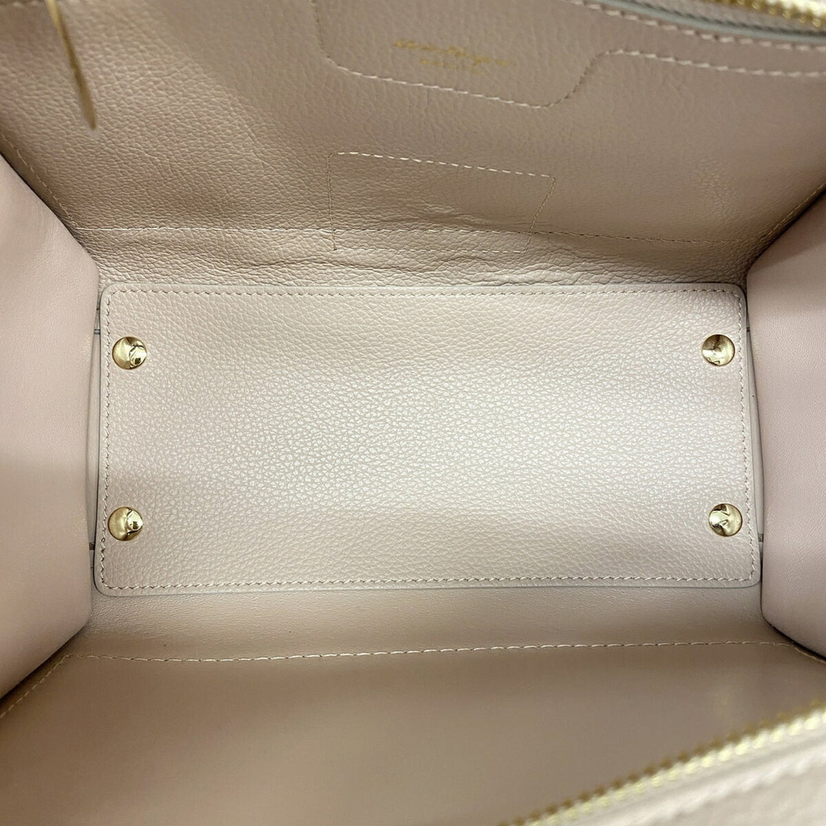 Salvatore Ferragamo Beige Leather Handbag (Pre-Owned)