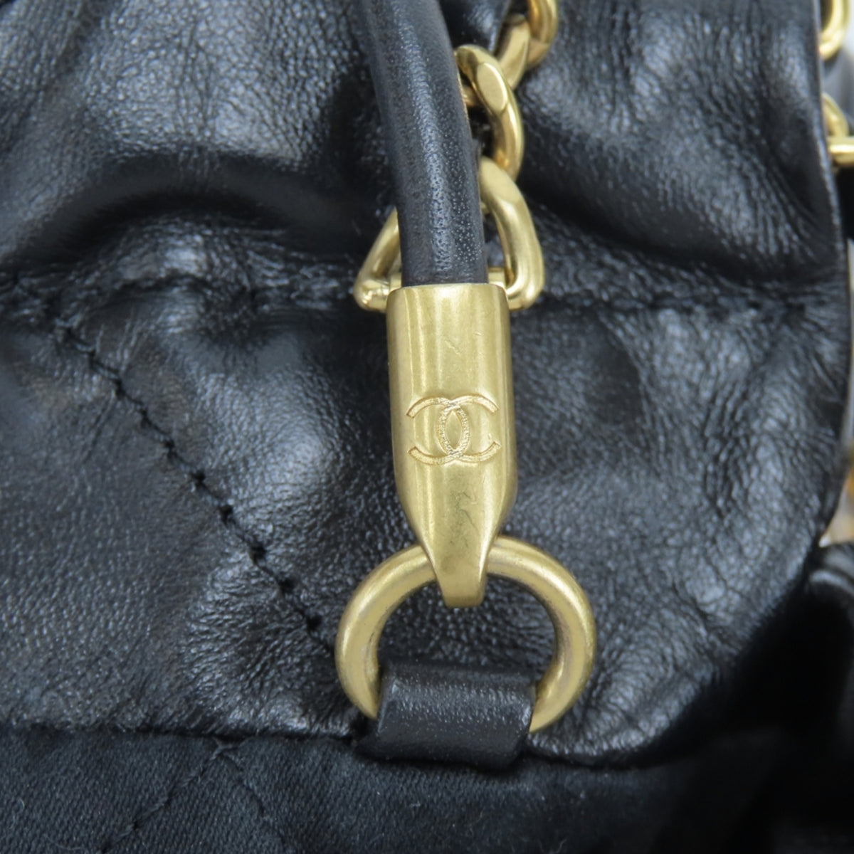 Chanel Black Leather Handbag Shoulder Bag (Pre-Owned)