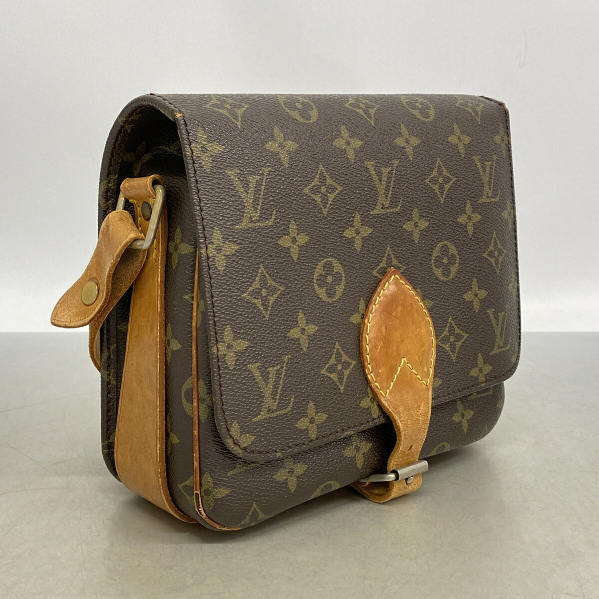 Louis Vuitton Brown Shoulder Bag (Pre-Owned)