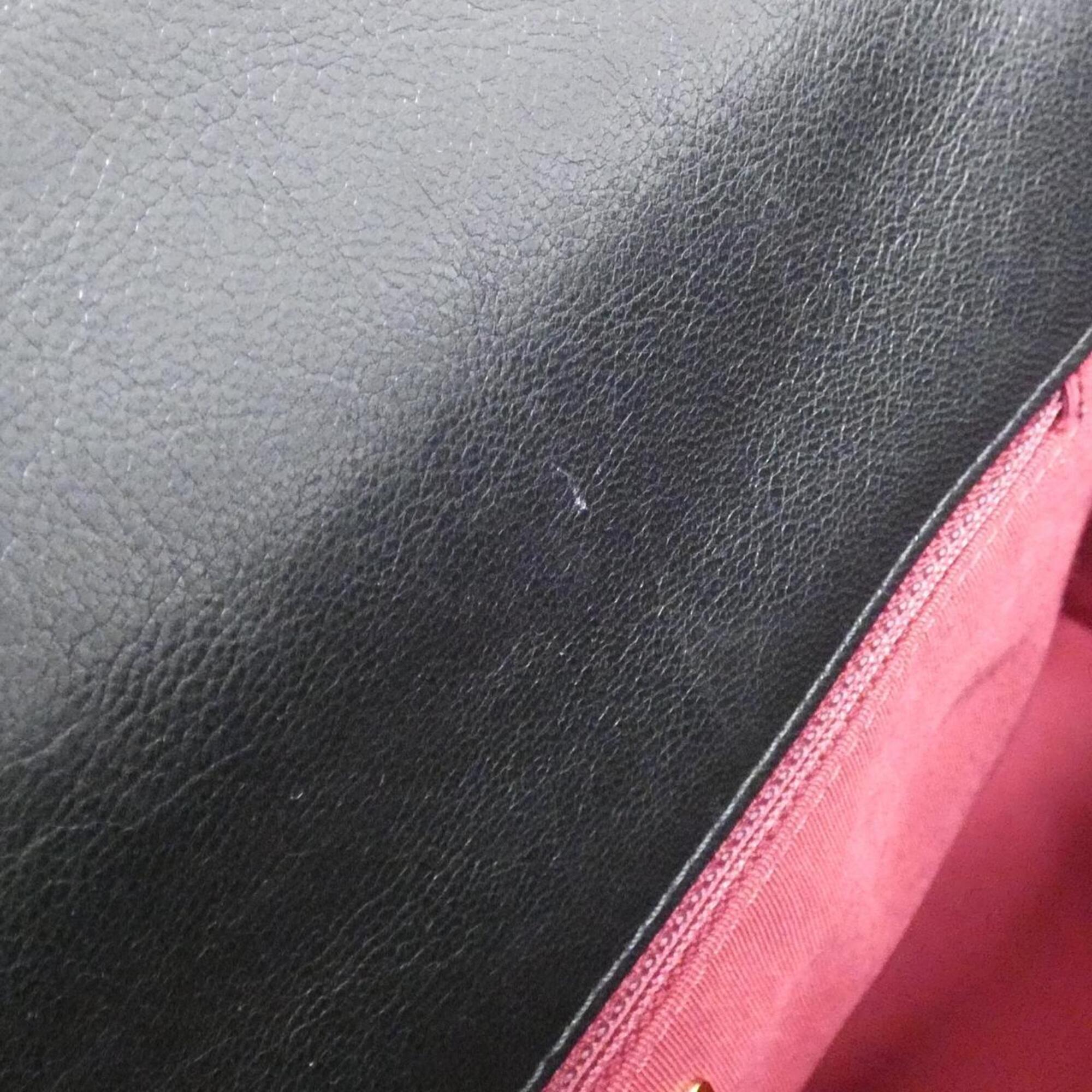 Chanel Black Leather Shoulder Bag (Pre-Owned)
