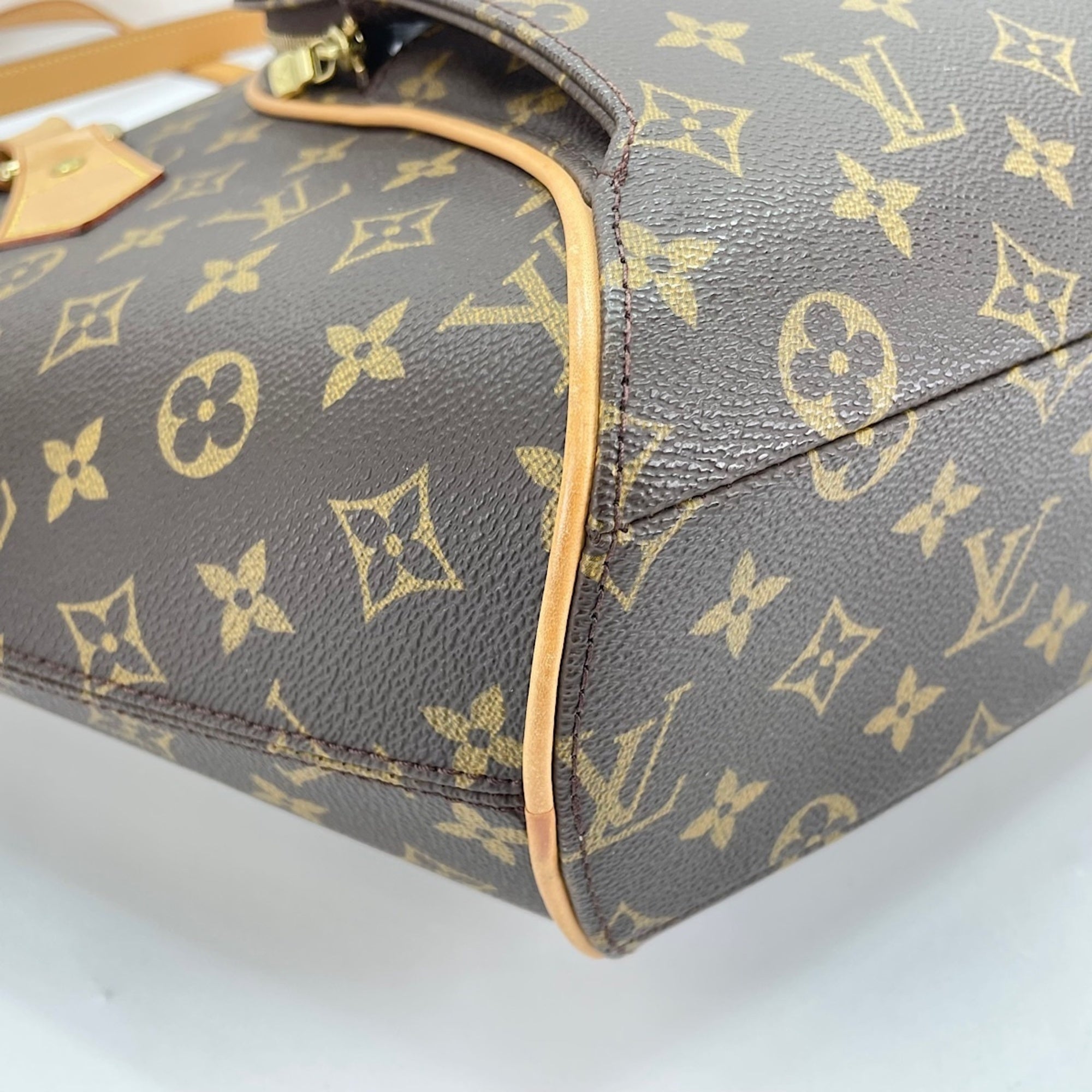 Louis Vuitton Brown Shoulder Bag (Pre-Owned)