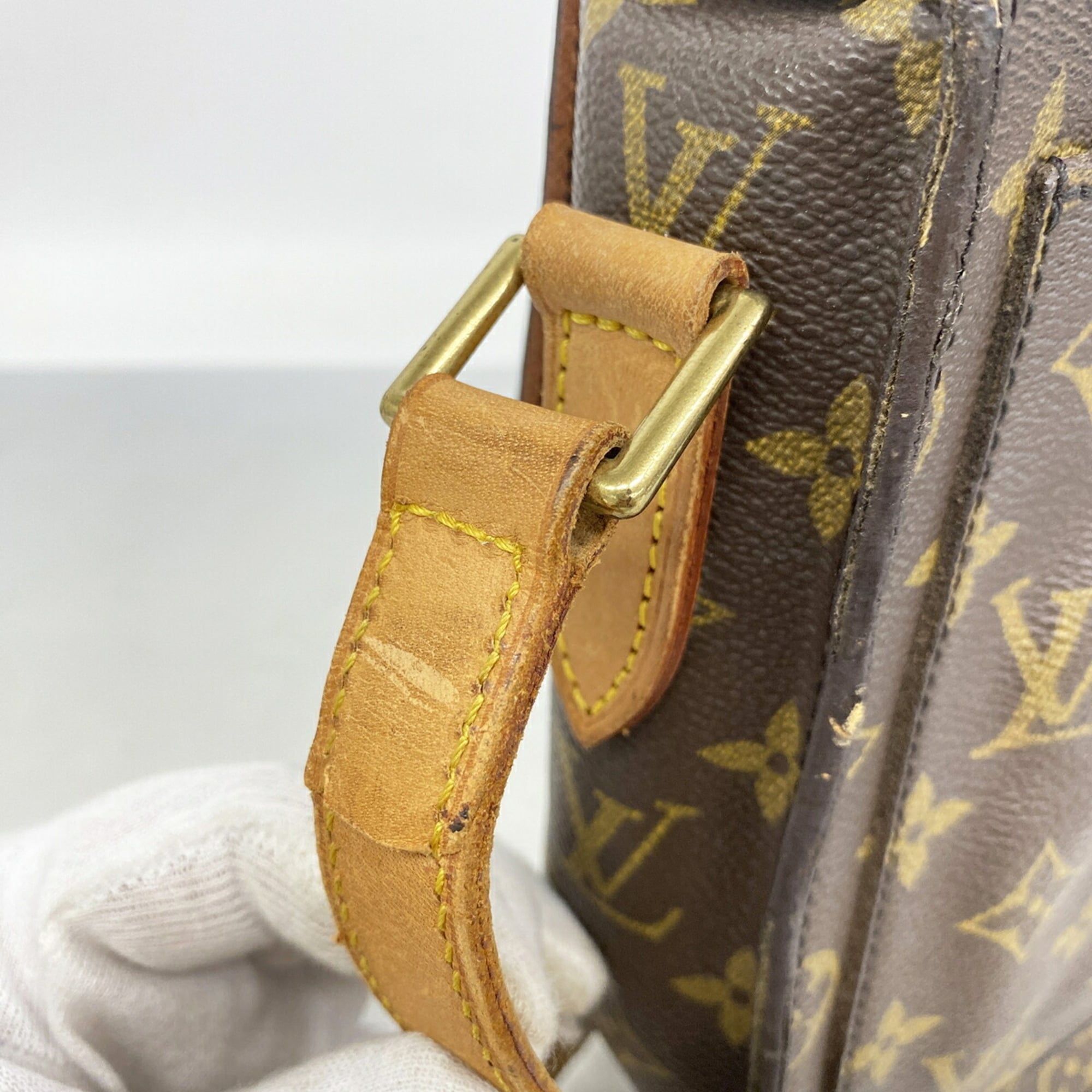 Louis Vuitton Brown Shoulder Bag (Pre-Owned)