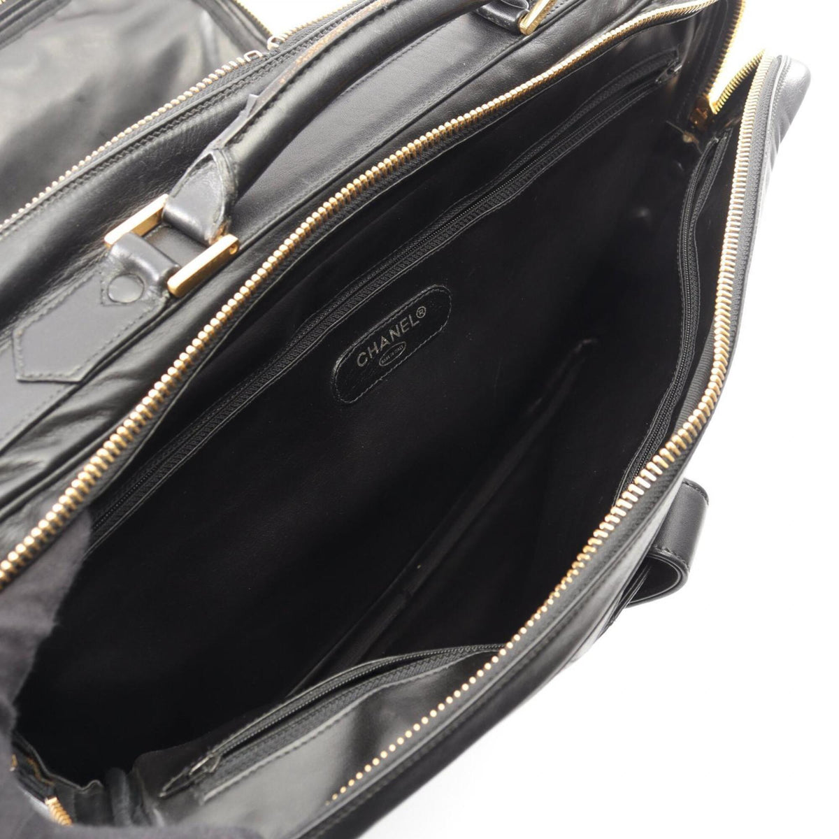 Chanel Black Leather Handbag (Pre-Owned)