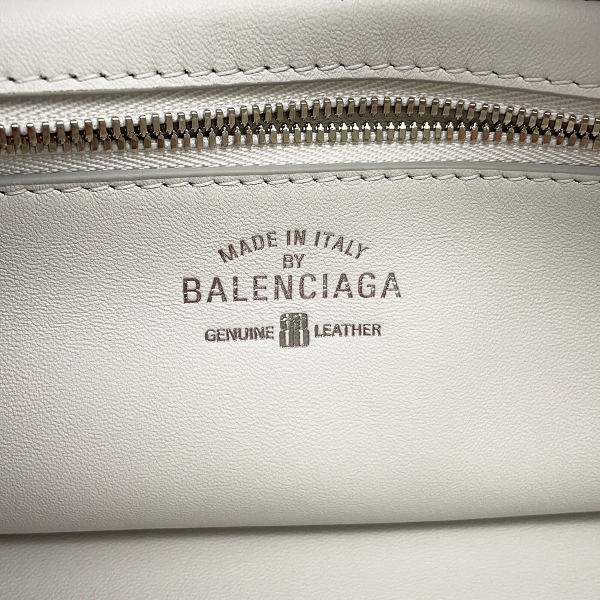 Balenciaga White Leather Handbag Shoulder Bag (Pre-Owned)