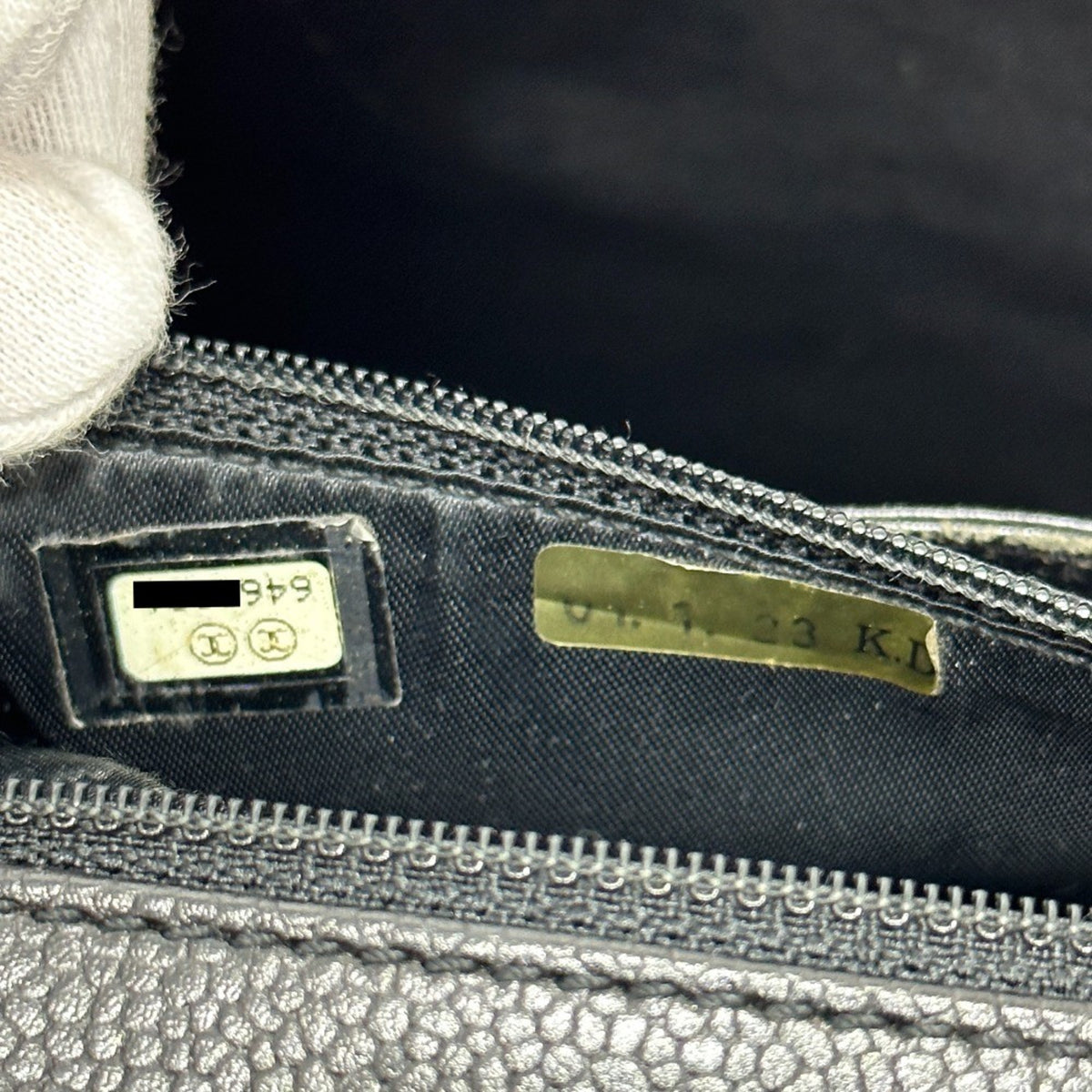 Chanel Black Leather Handbag (Pre-Owned)