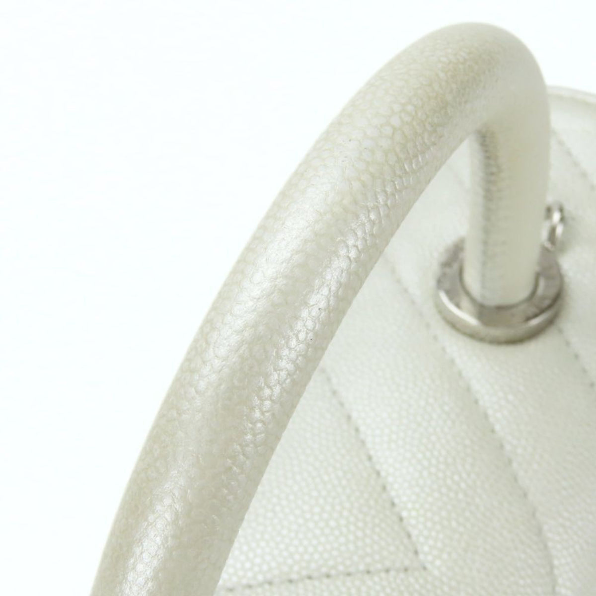Chanel Pearl White Grained Calfskin Handbag (Pre-Owned)