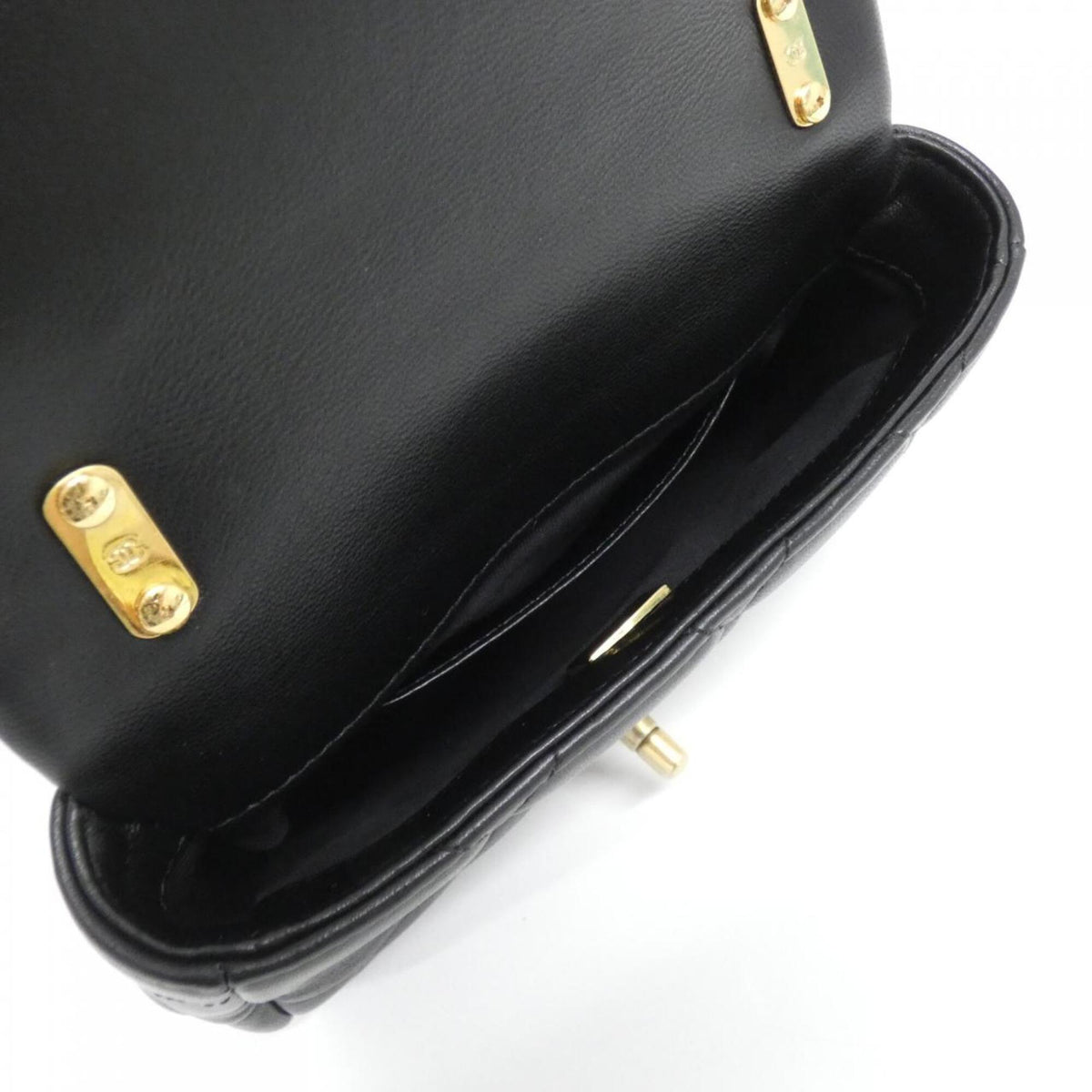 Chanel Black Leather Shoulder Bag (Pre-Owned)