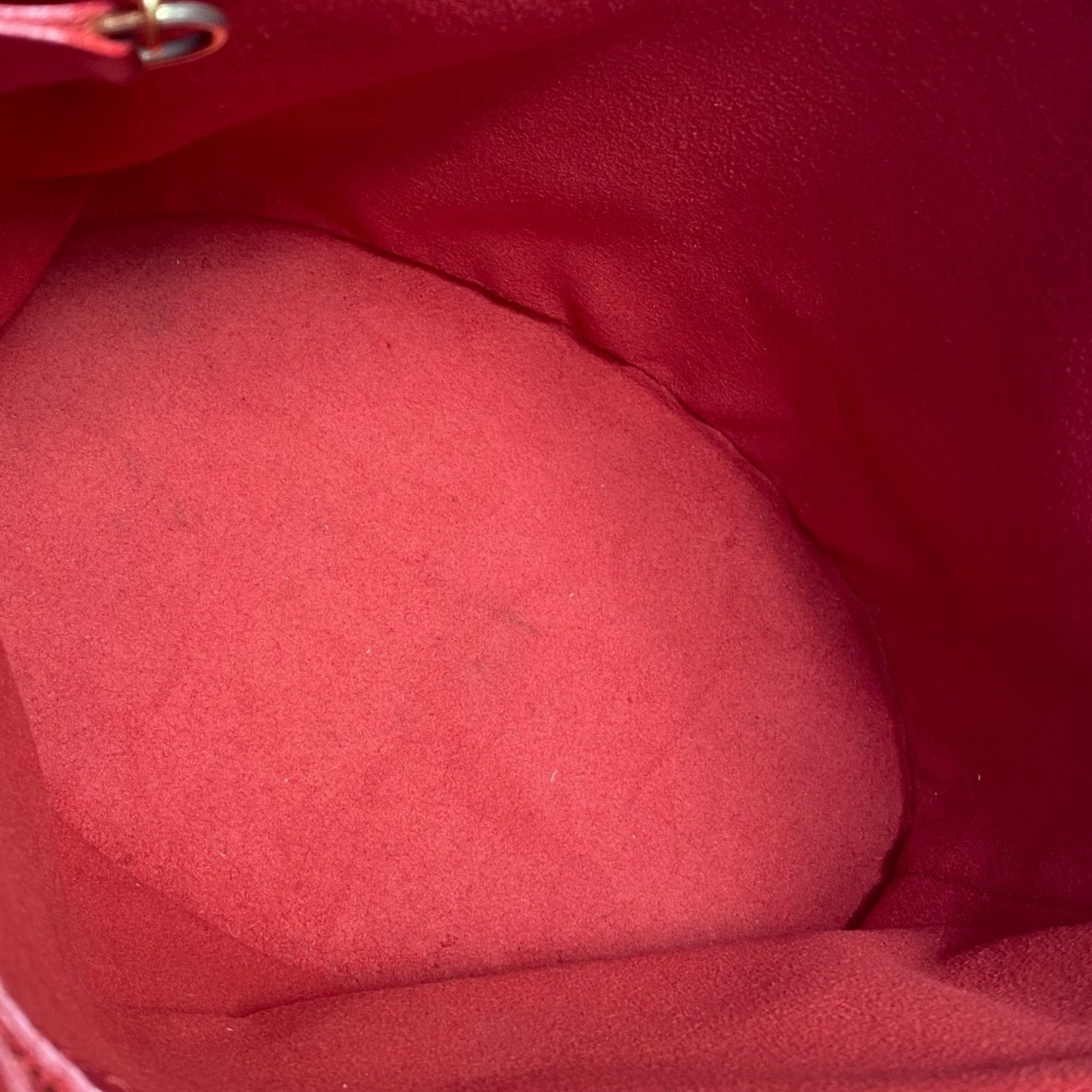Louis Vuitton Red Leather Shoulder Bag (Pre-Owned)
