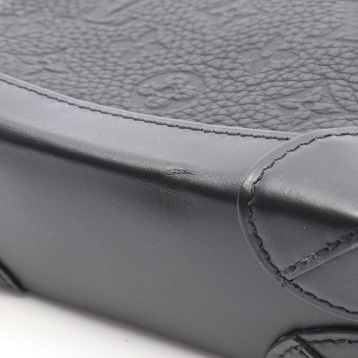Louis Vuitton Black Noir Leather Shoulder Bag (Pre-Owned)