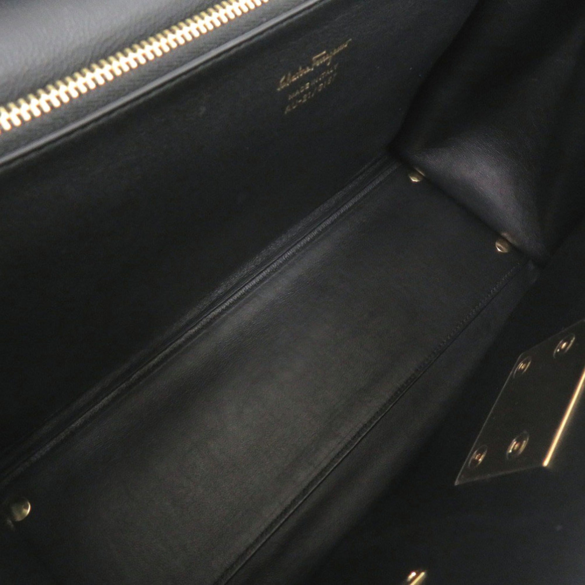Salvatore Ferragamo Gancini Black Leather Handbag (Pre-Owned)