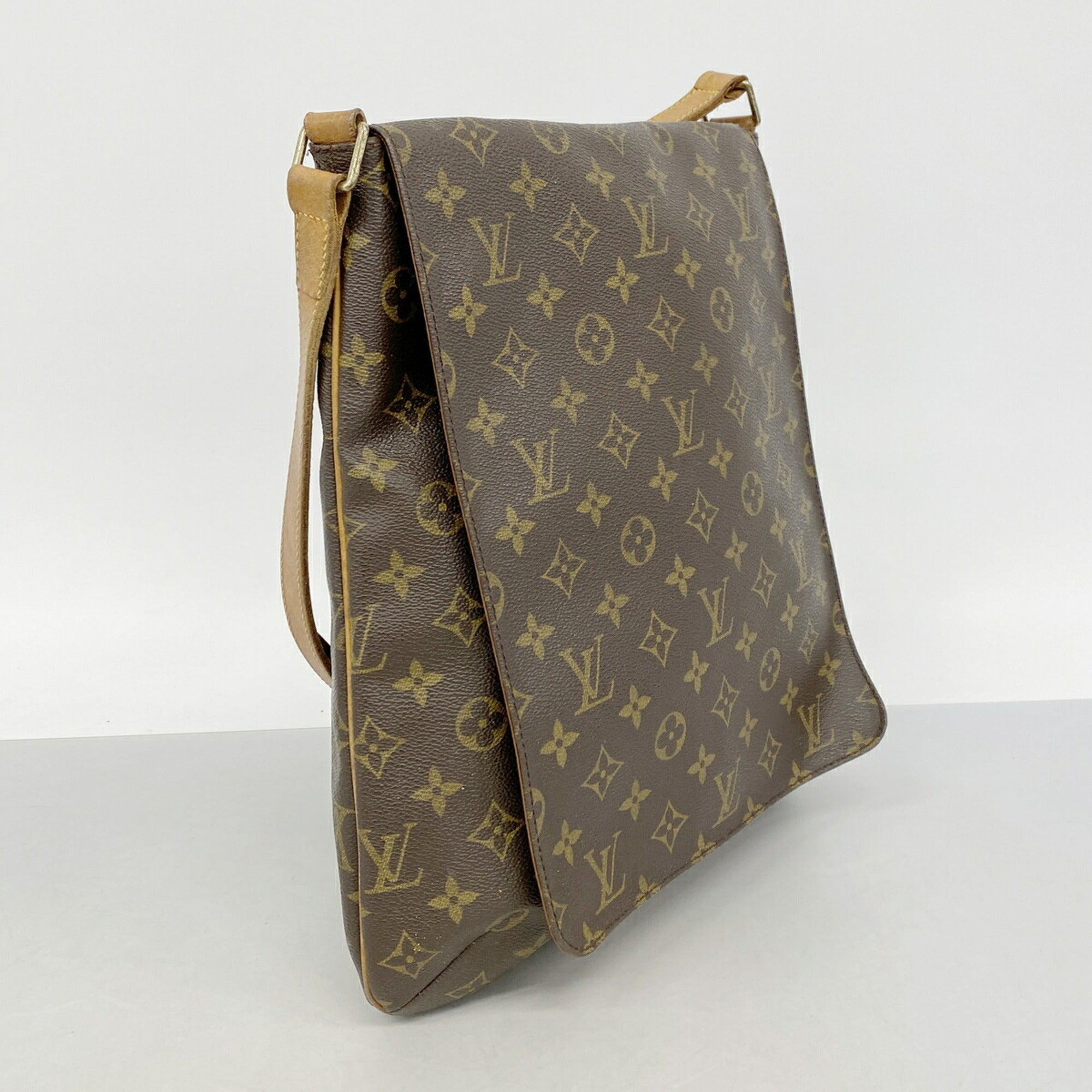 Louis Vuitton Brown Shoulder Bag (Pre-Owned)
