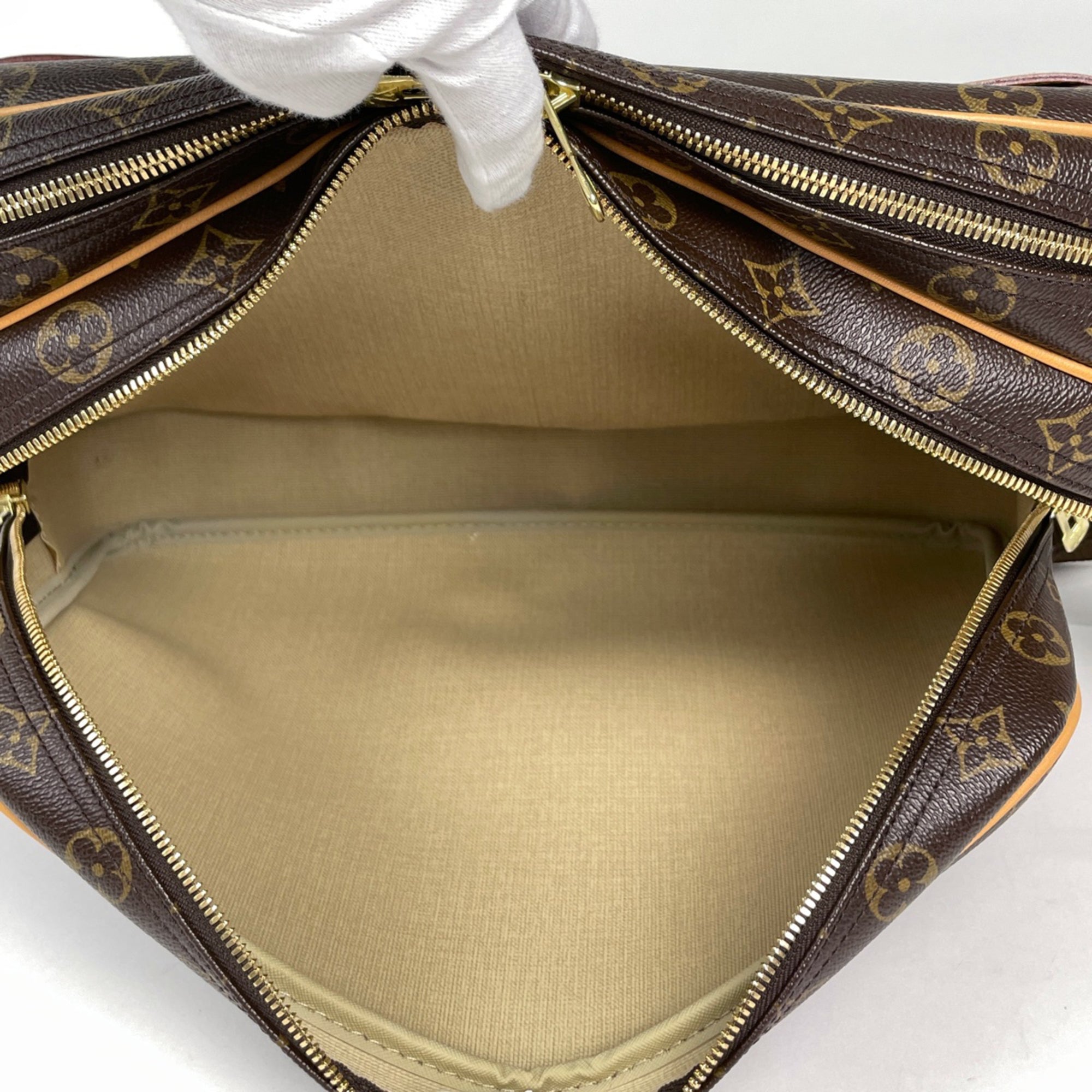 Louis Vuitton Brown Monogram Monogram Shoulder Bag (Pre-Owned)