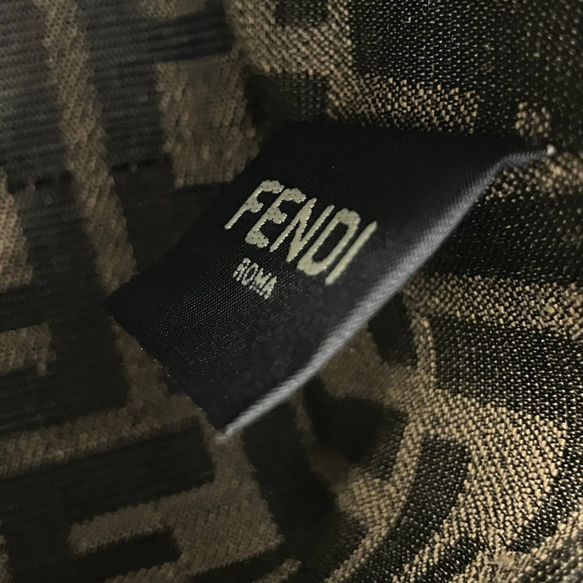 Fendi Light Green Leather Shoulder Bag (Pre-Owned)