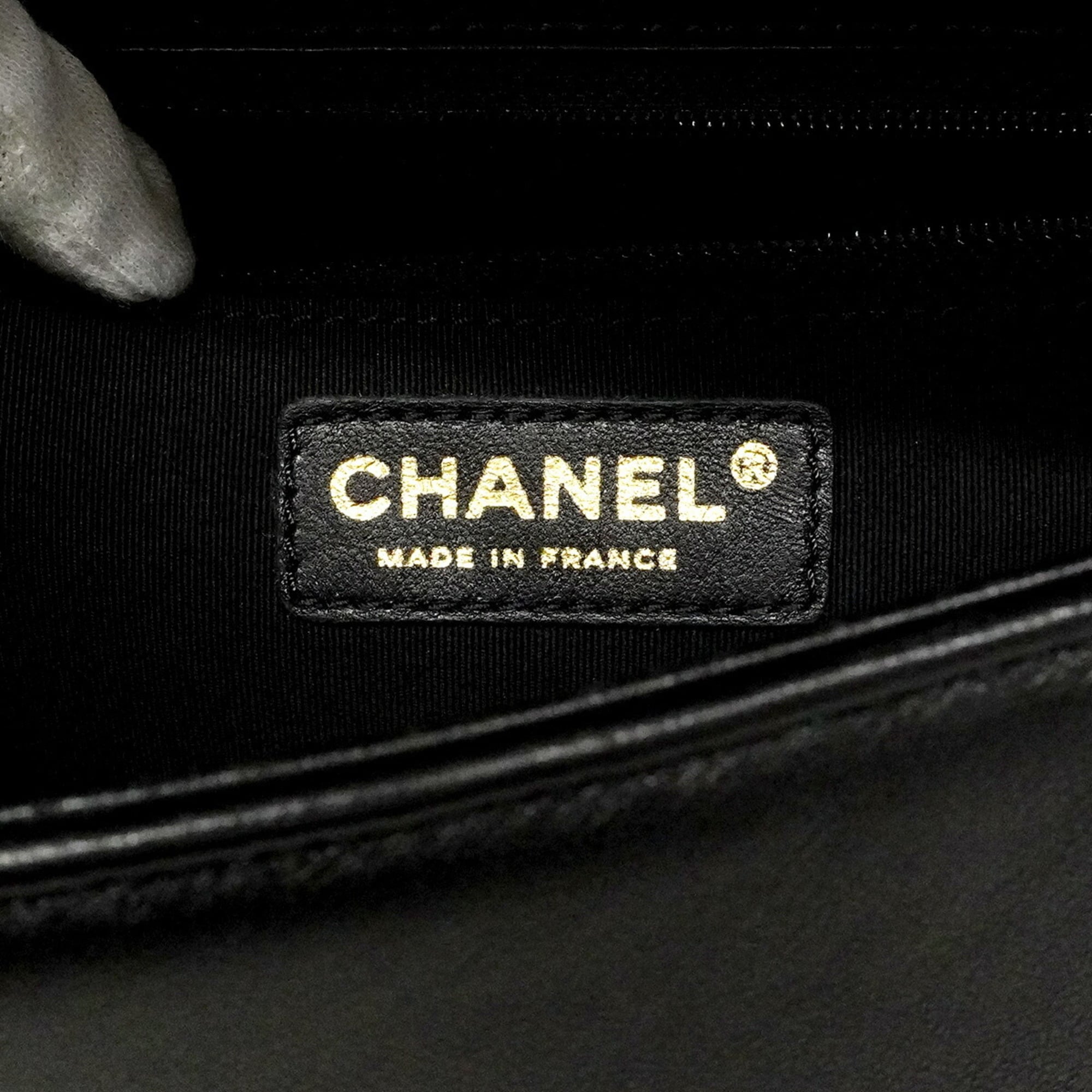Chanel Black Leather Shoulder Bag (Pre-Owned)