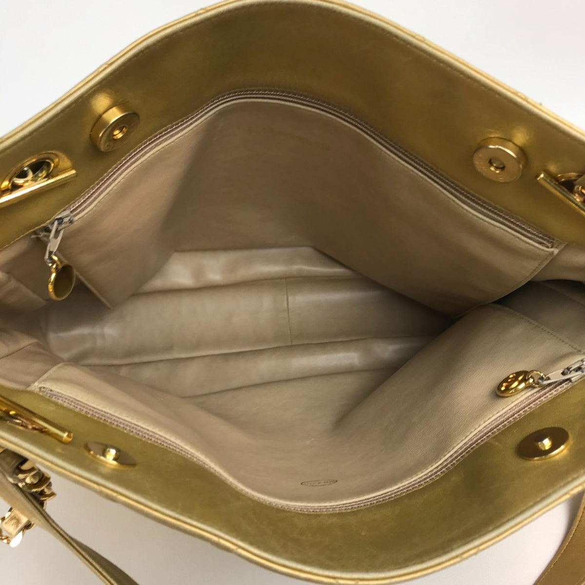 Chanel Gold Leather Shoulder Bag (Pre-Owned)