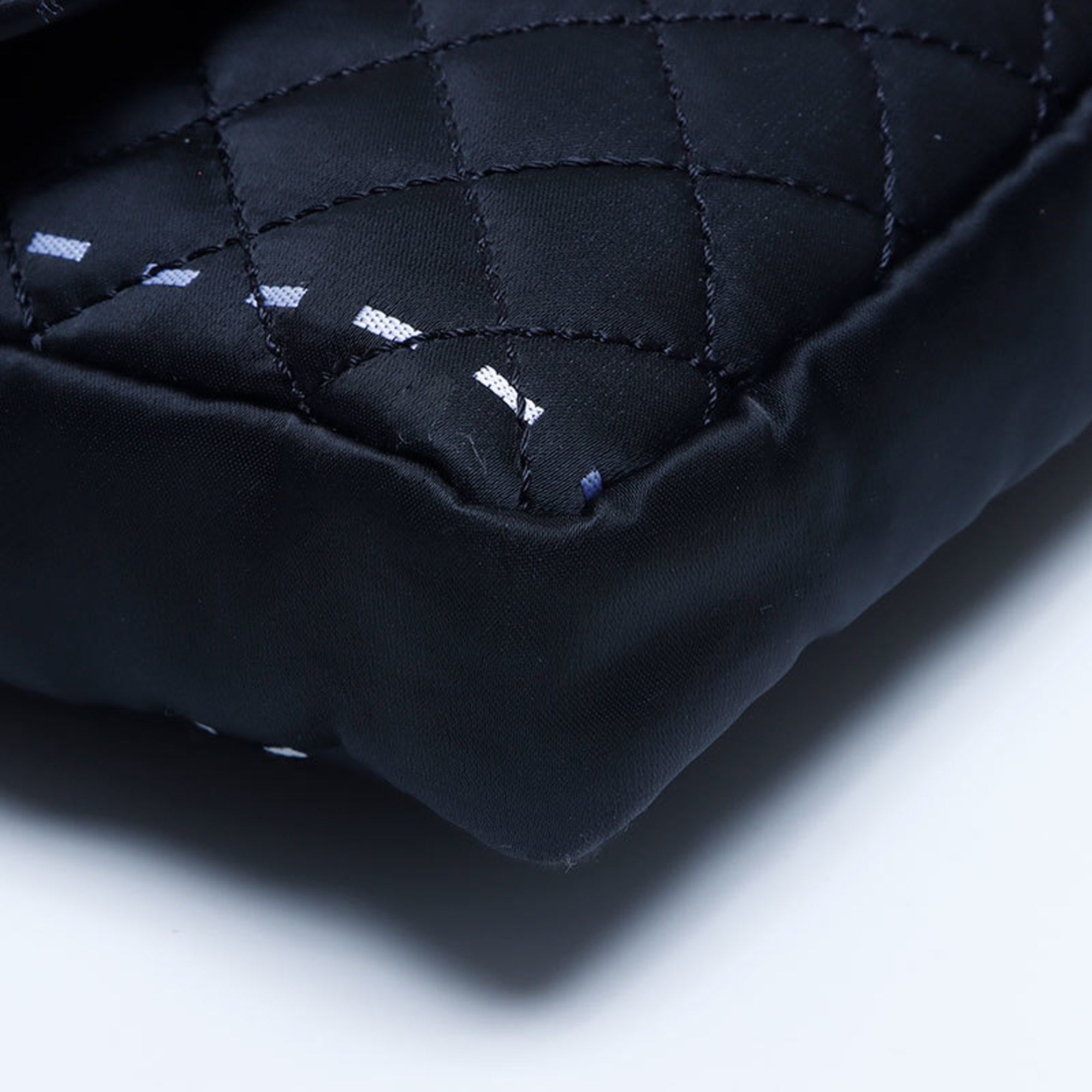 Chanel Black Shoulder Bag (Pre-Owned)