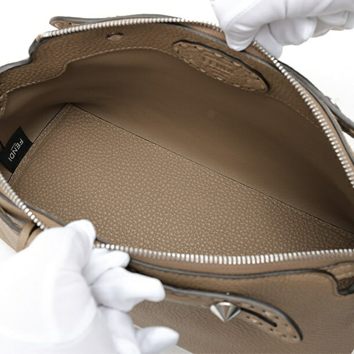 Fendi Beige Leather Shoulder Bag (Pre-Owned)