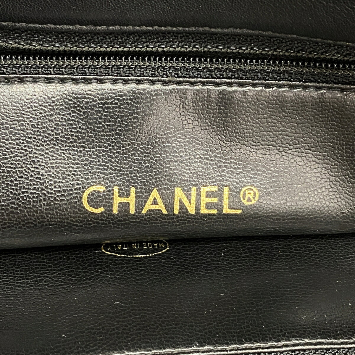 Chanel Black Leather Shoulder Bag (Pre-Owned)