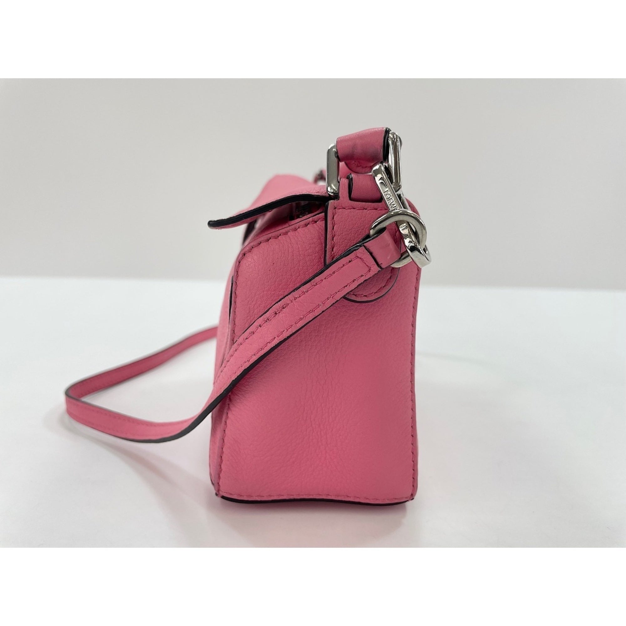 Loewe Pink Shoulder Bag (Pre-Owned)