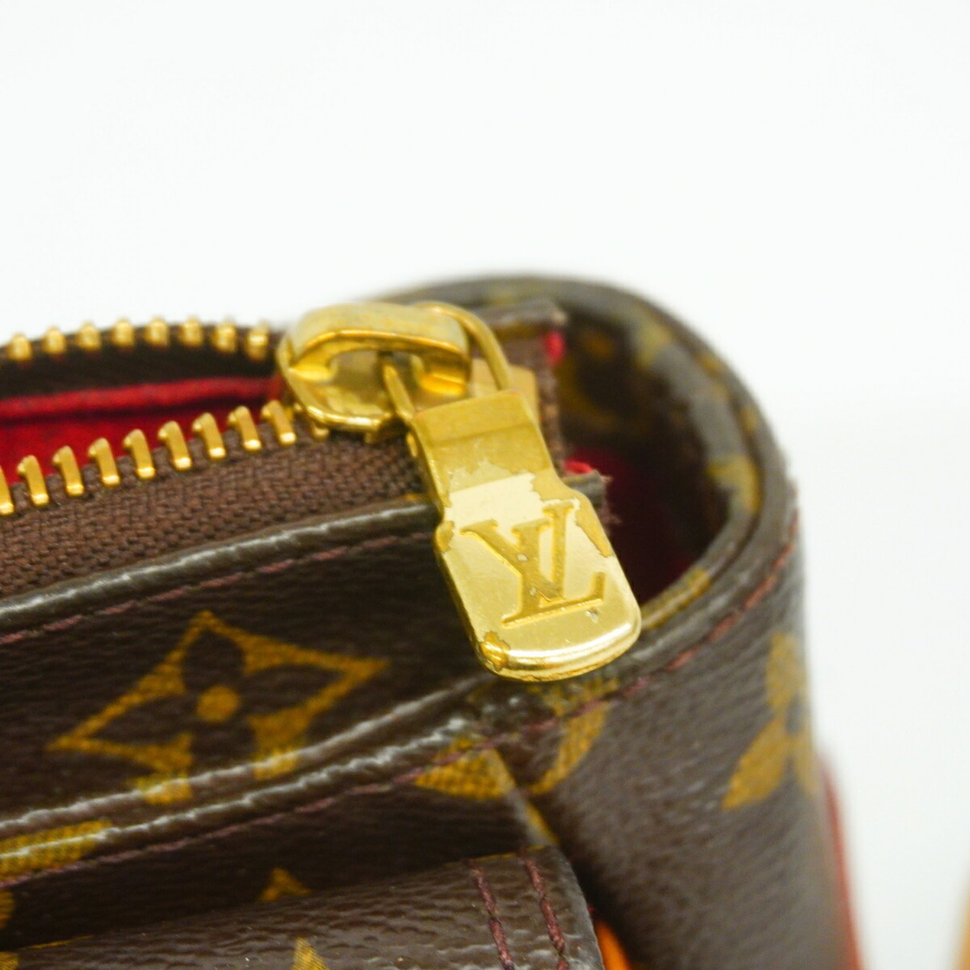 Louis Vuitton Brown Shoulder Bag (Pre-Owned)