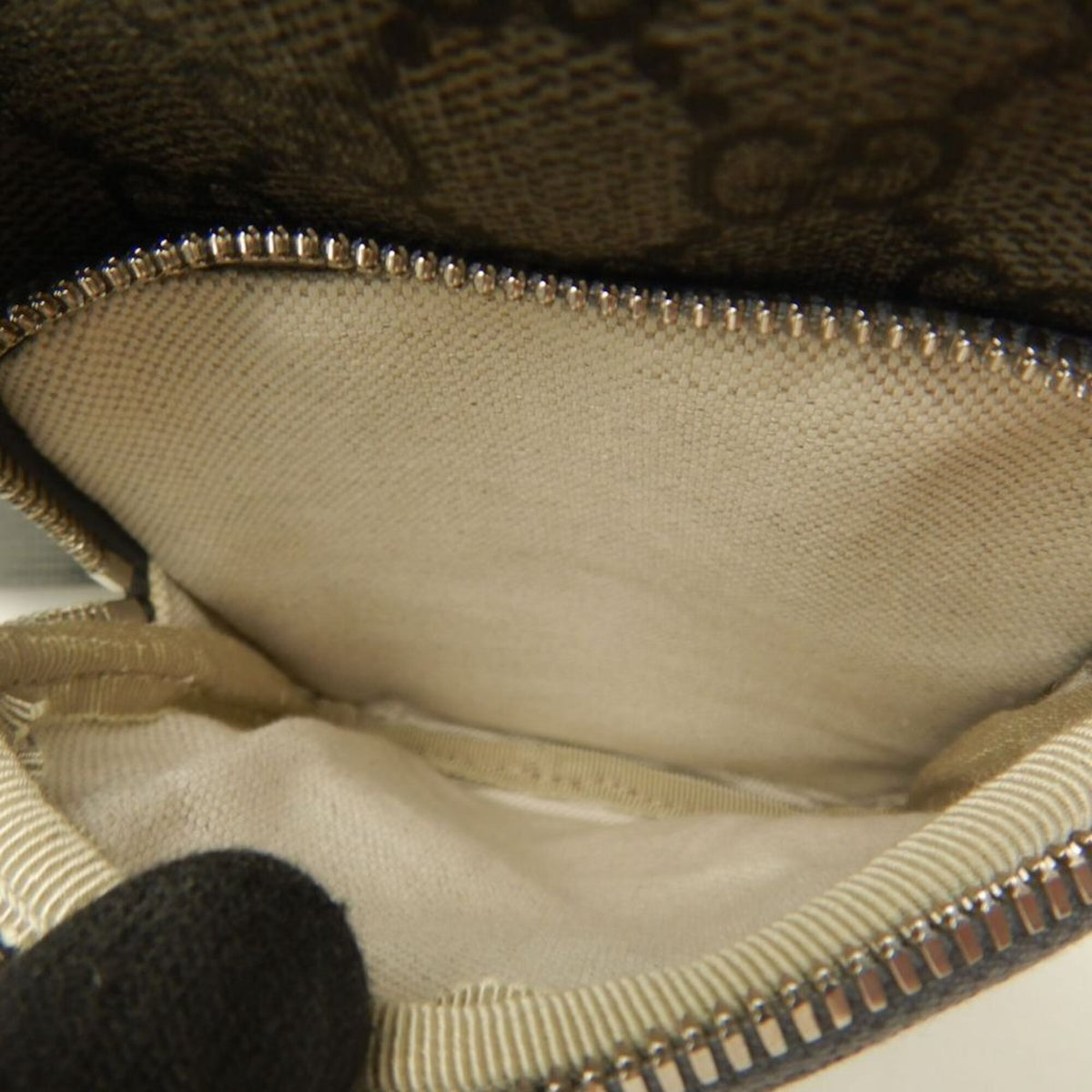 Gucci Gray Gg Supreme Canvas Sling Bag (Pre-Owned)