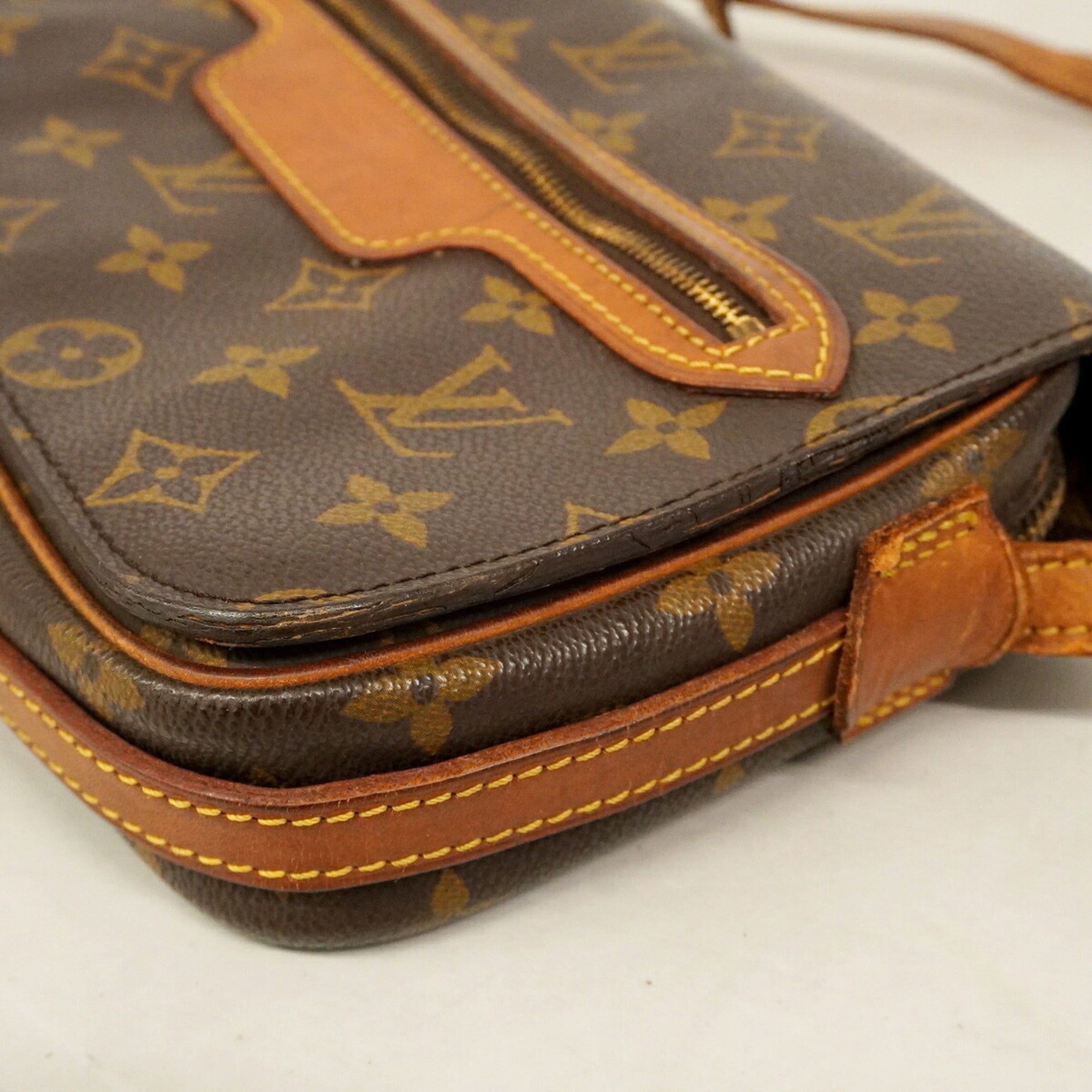 Louis Vuitton Brown Shoulder Bag (Pre-Owned)