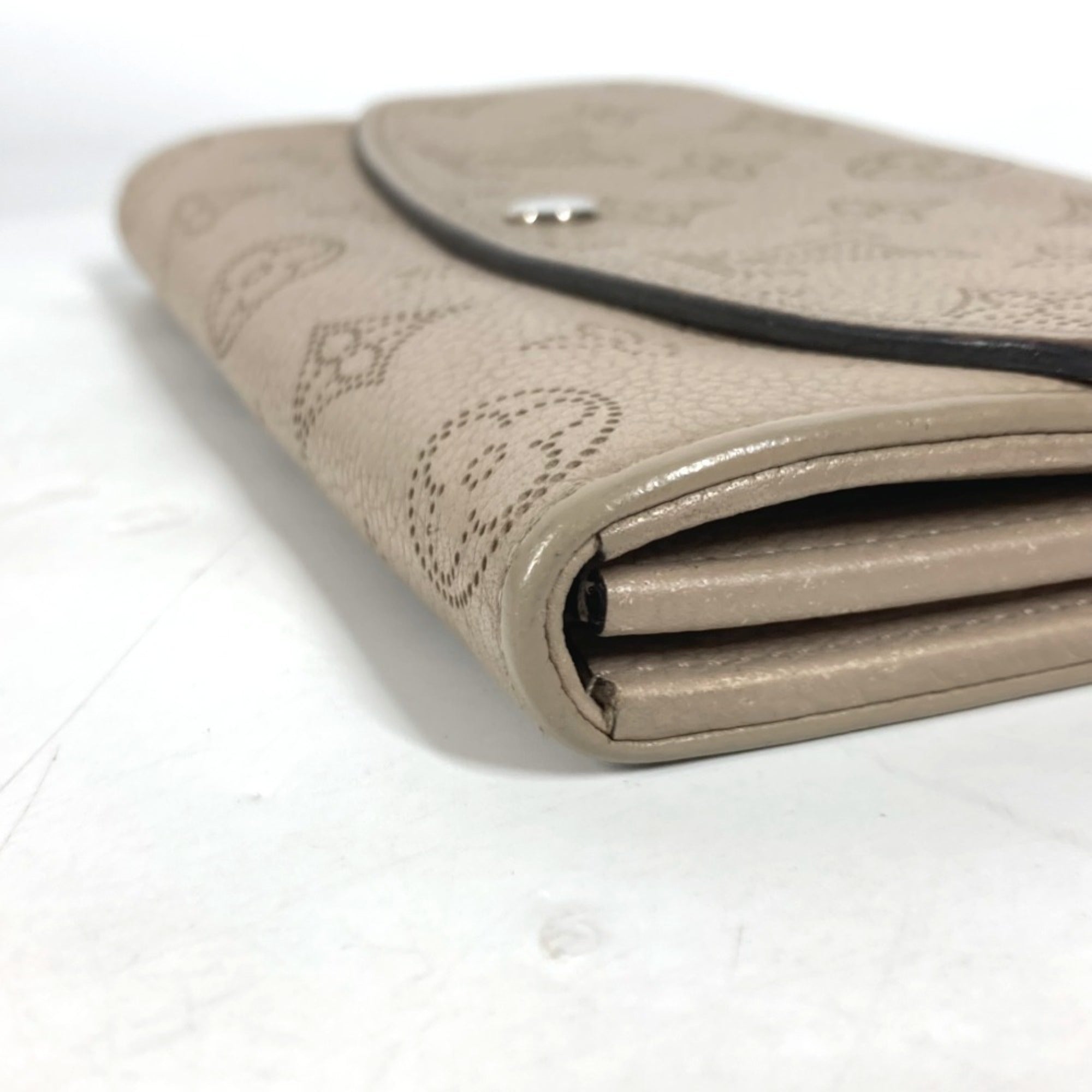 Louis Vuitton Beige Galle Mahina Leather Long Wallet (Bi-Fold) (Pre-Owned)