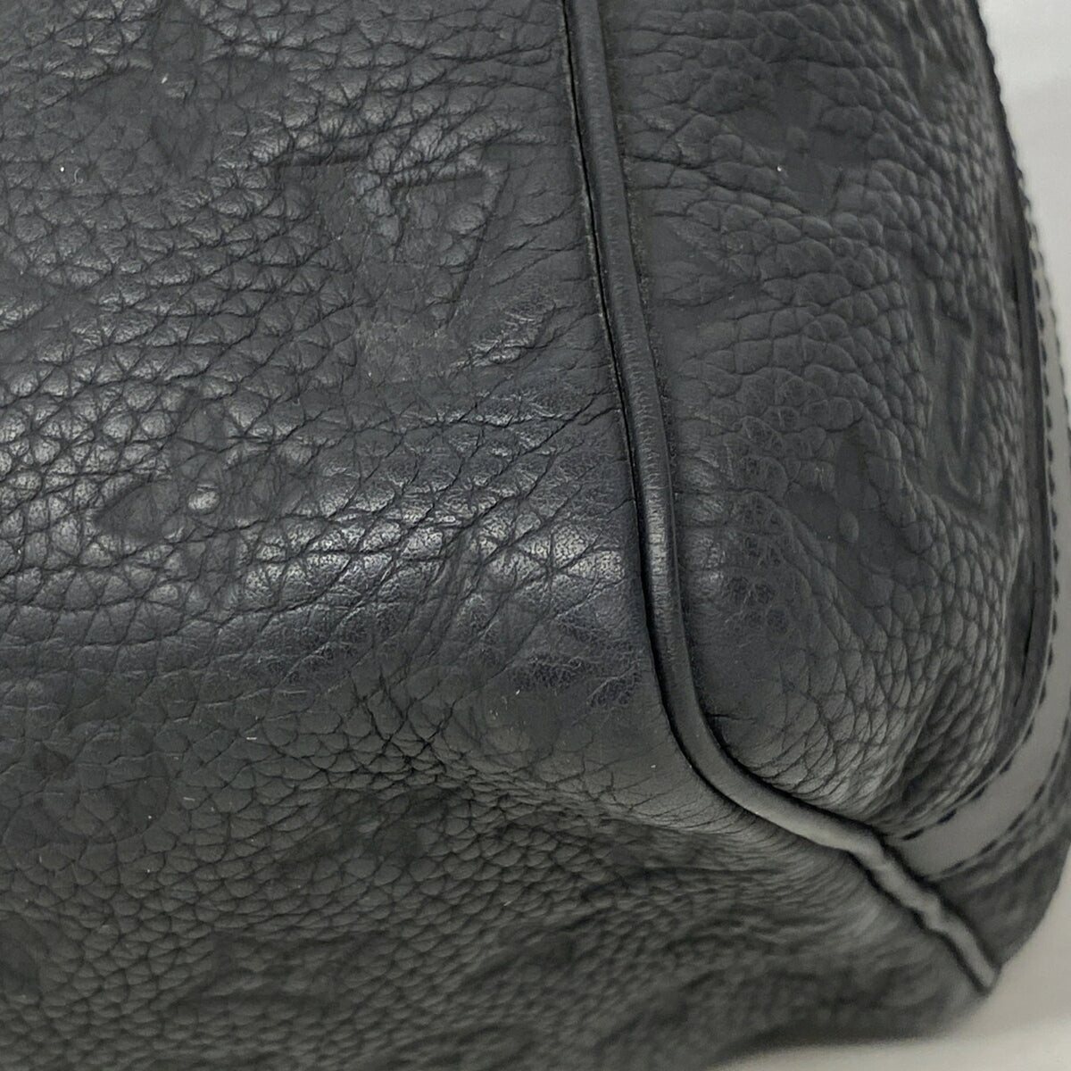Louis Vuitton Black Handbag (Pre-Owned)